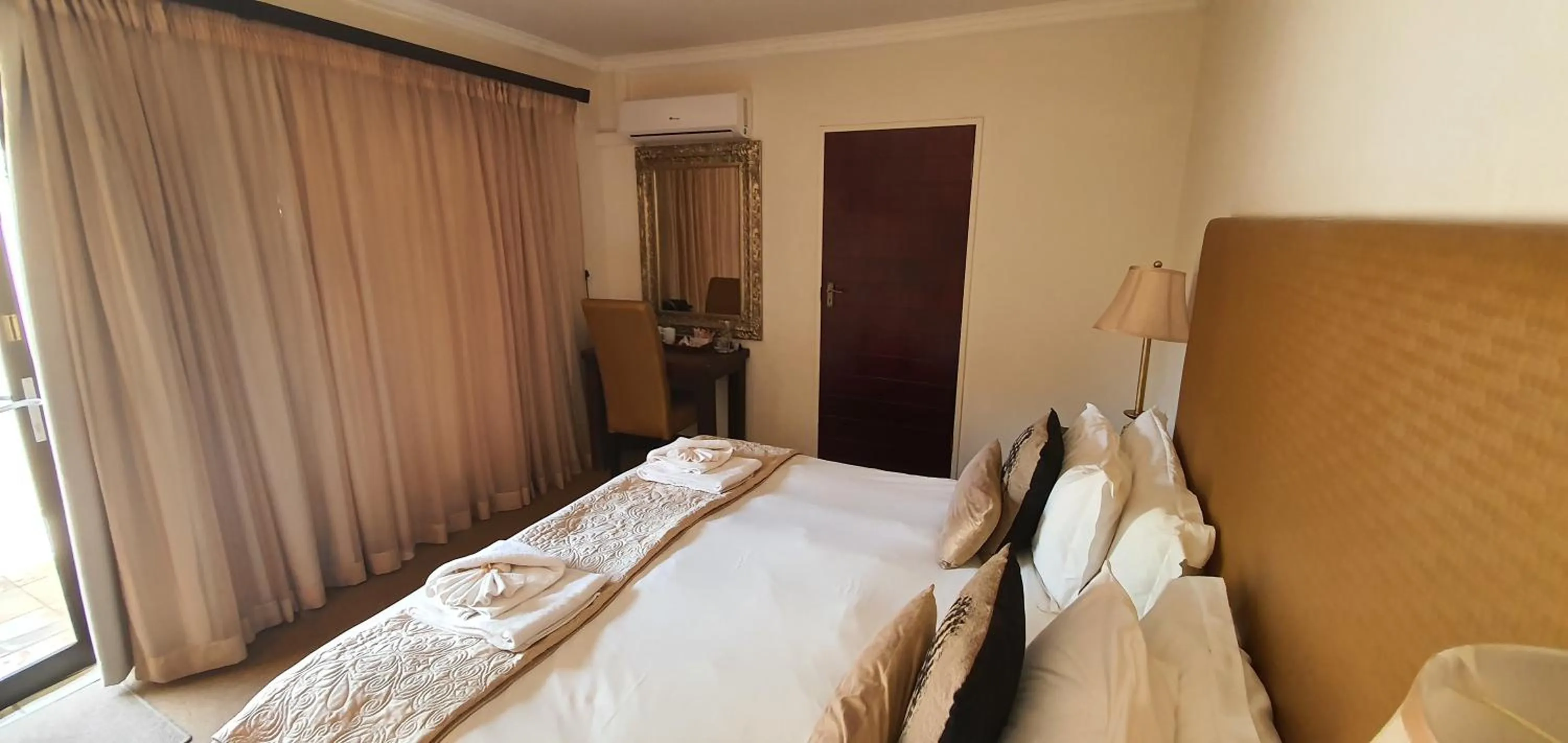 Bed in Acacia Lodge