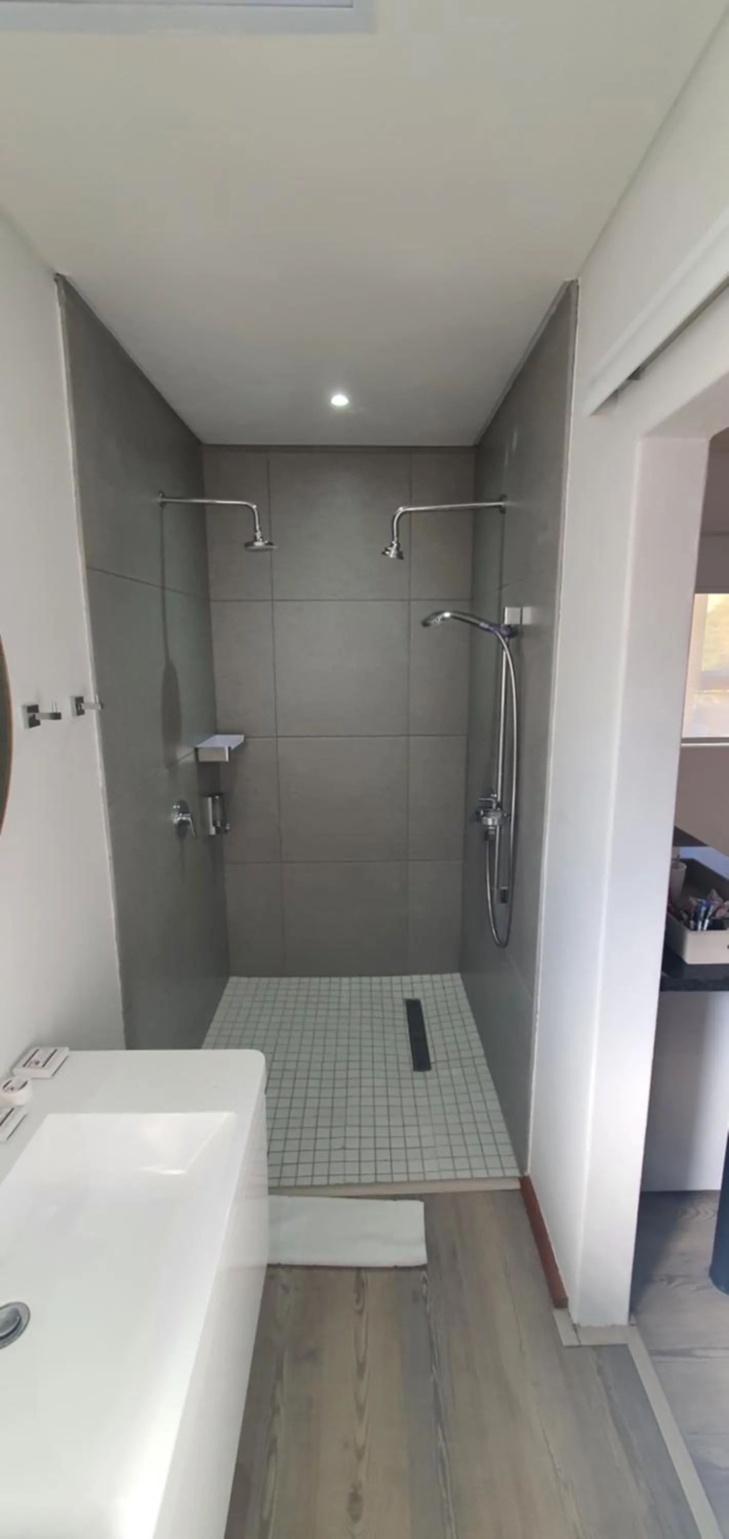 Shower in Acacia Lodge