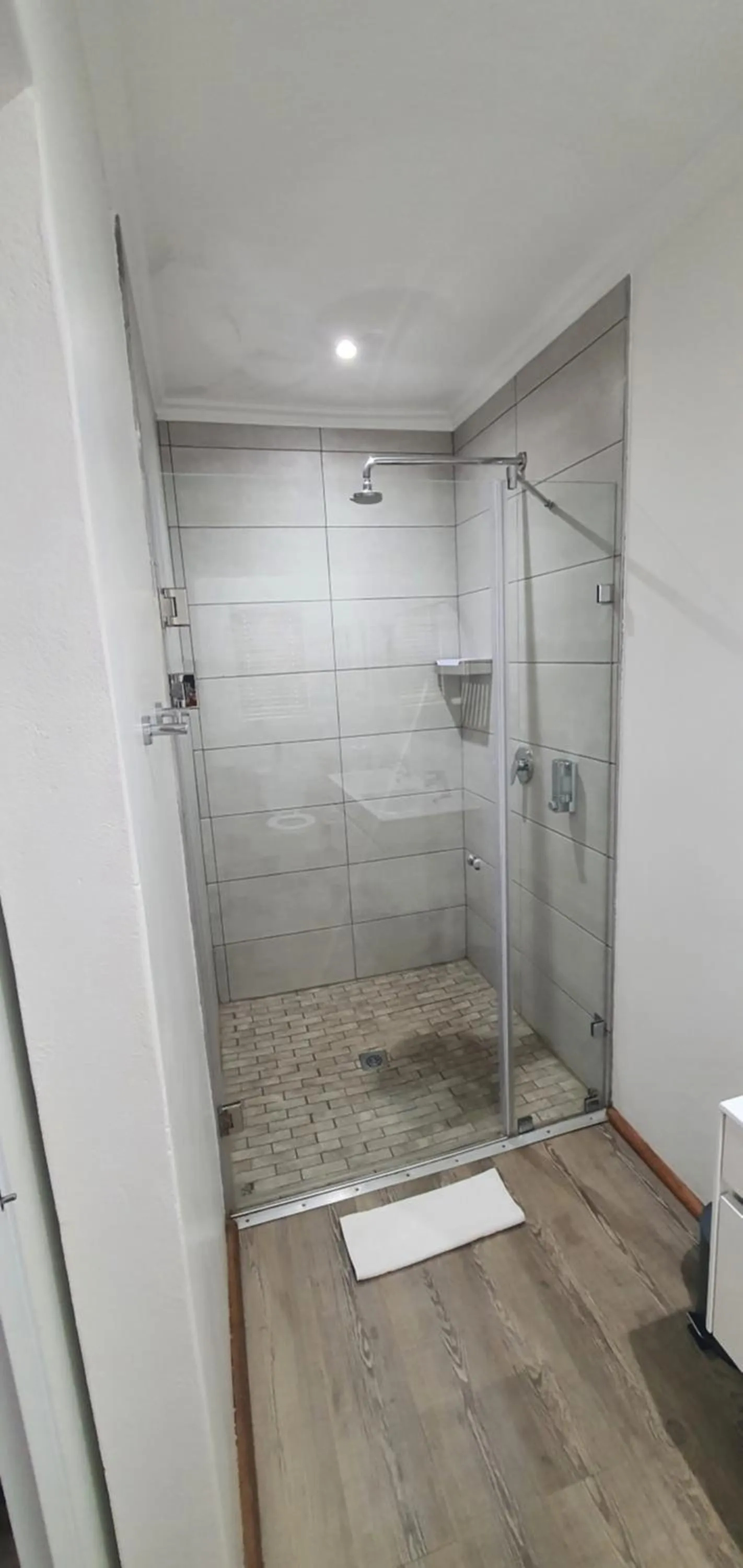 Shower in Acacia Lodge