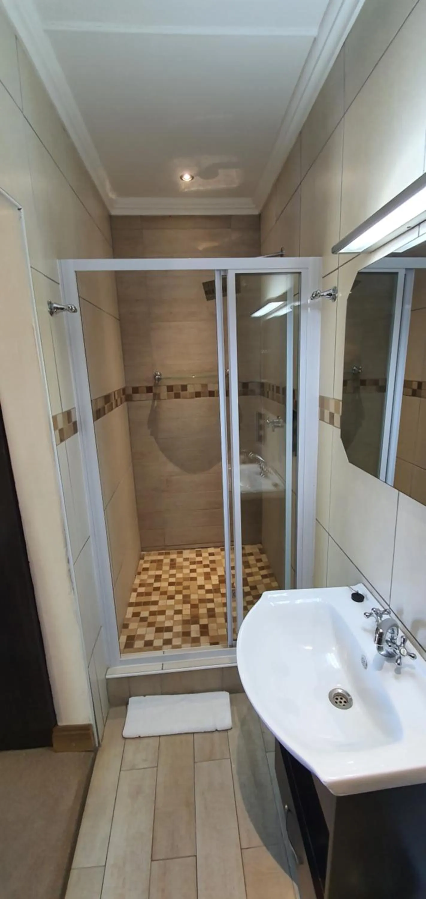 Bathroom in Acacia Lodge