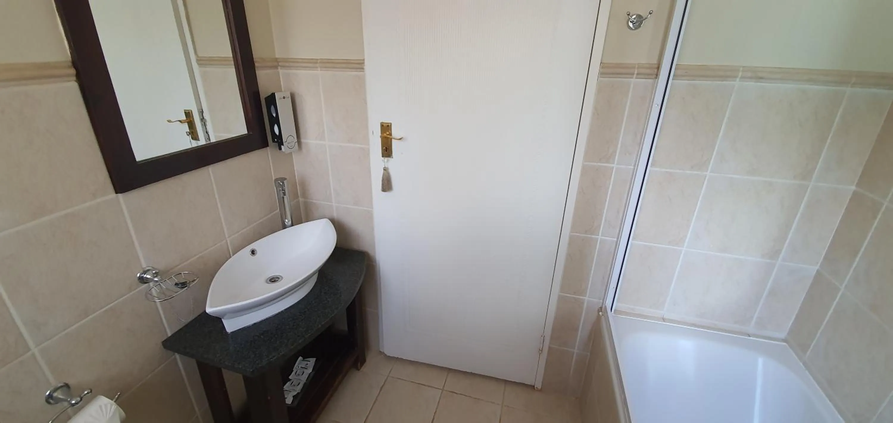 Bathroom in Acacia Lodge