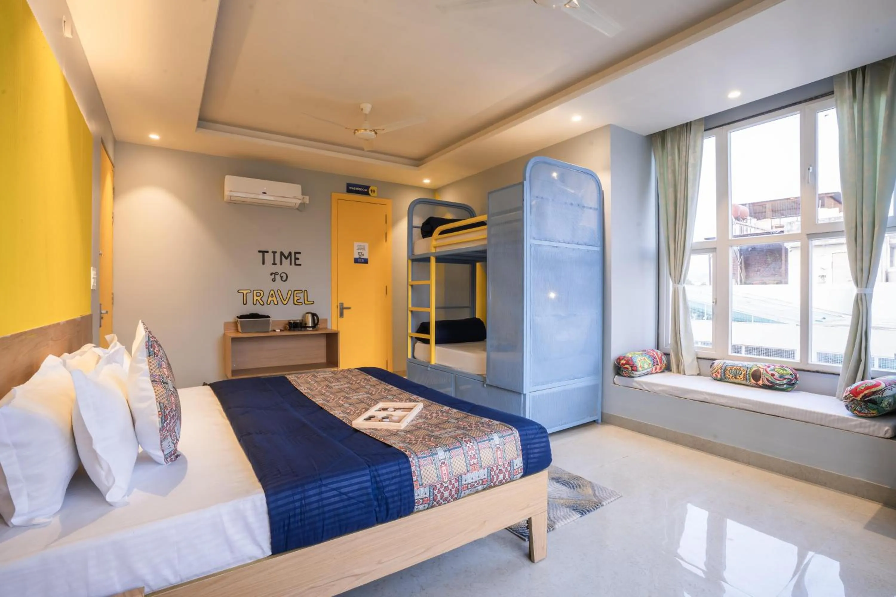 Photo of the whole room, Bed in Shalom Backpackers Jaipur