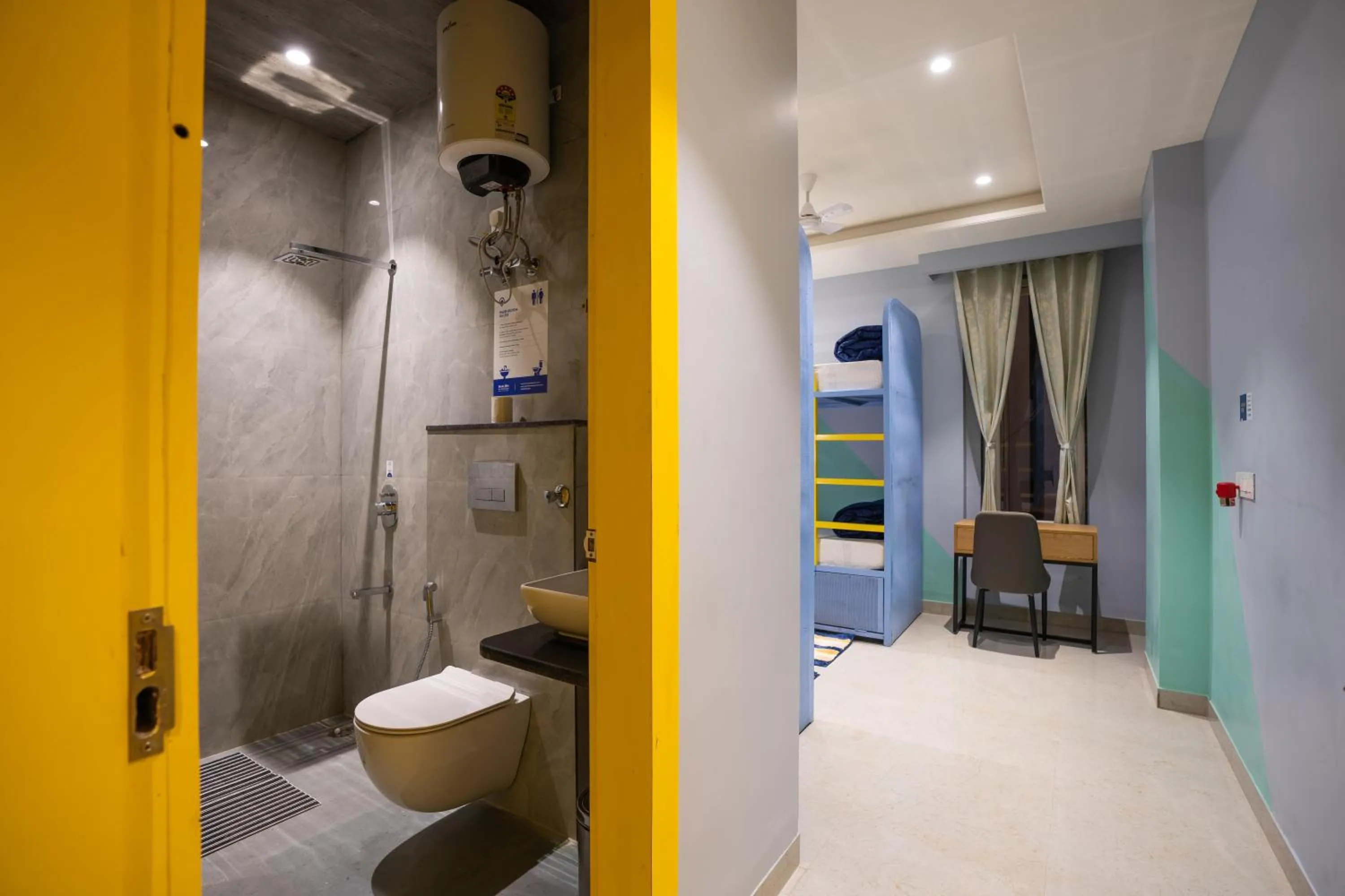 Shower in Shalom Backpackers Jaipur