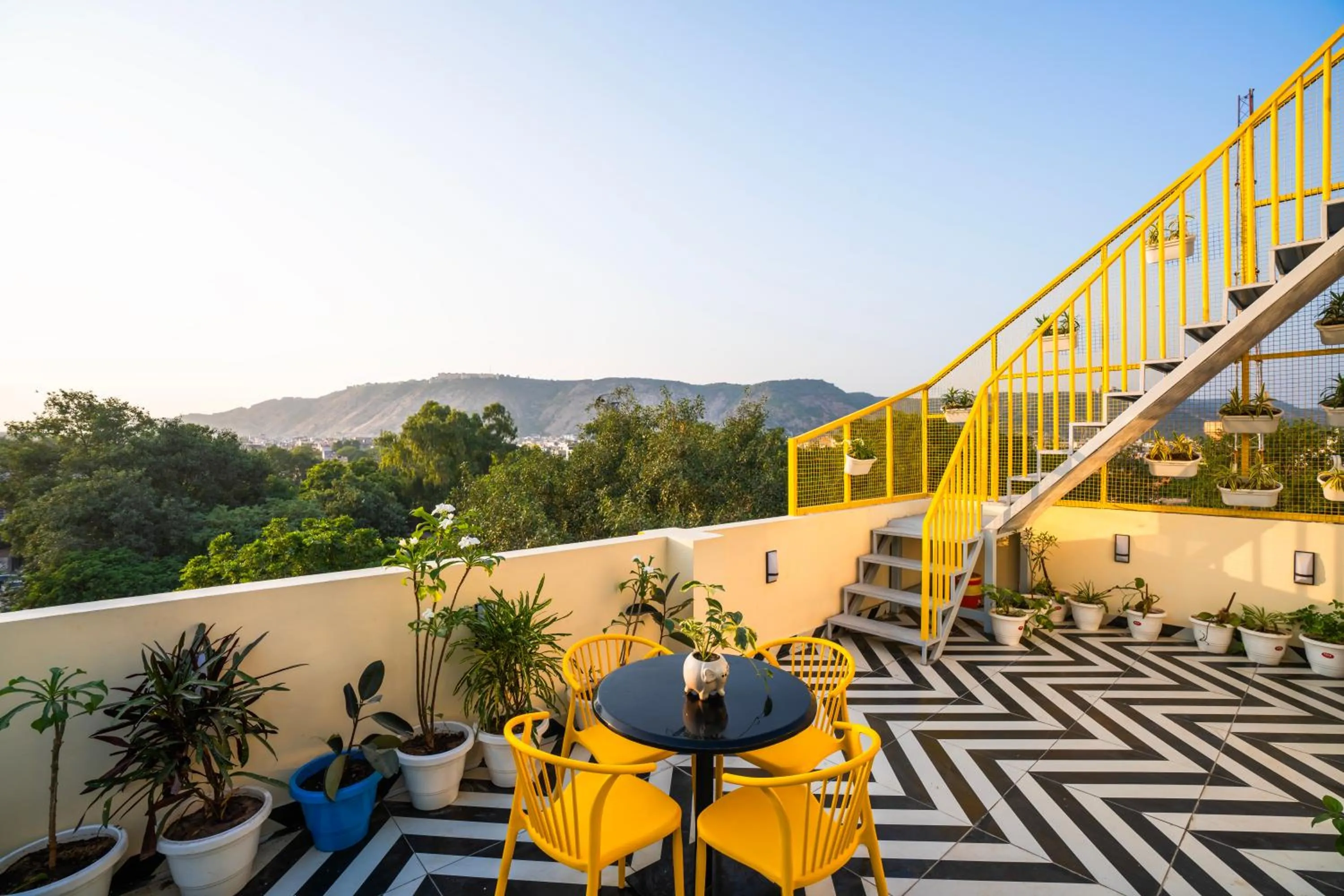 Restaurant/places to eat in Shalom Backpackers Jaipur