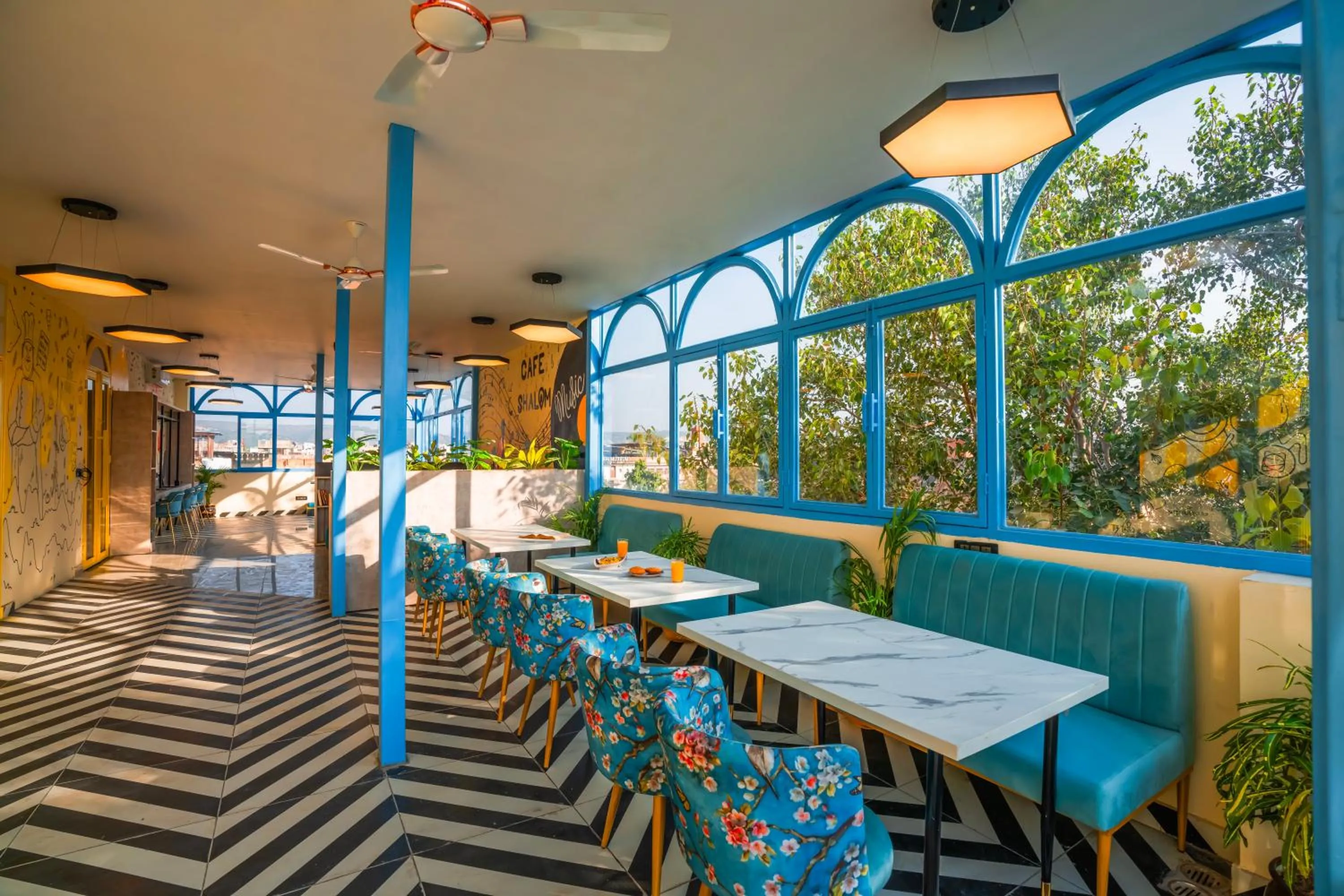 Restaurant/places to eat in Shalom Backpackers Jaipur