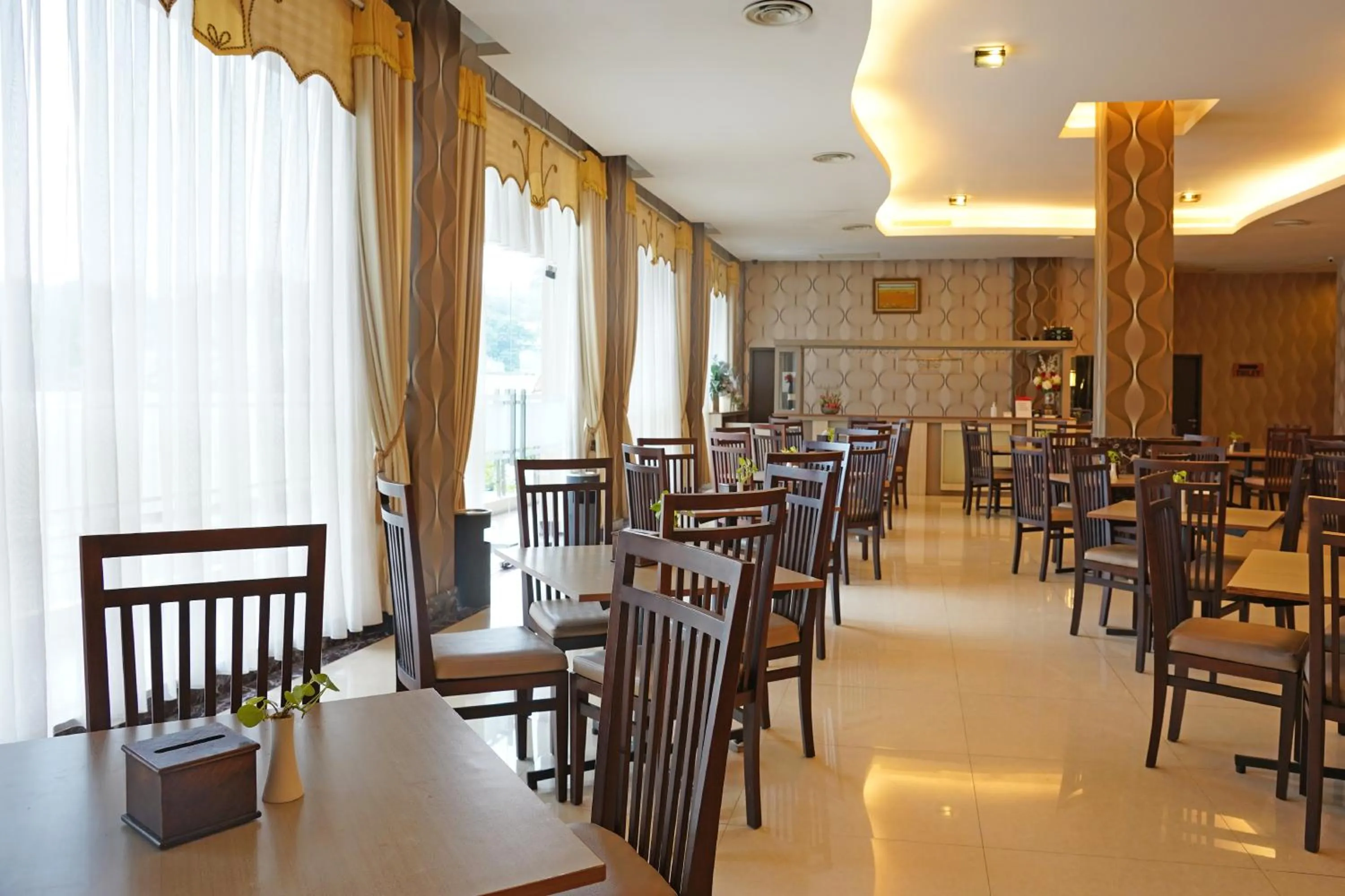 Restaurant/places to eat in Arinas Hotel