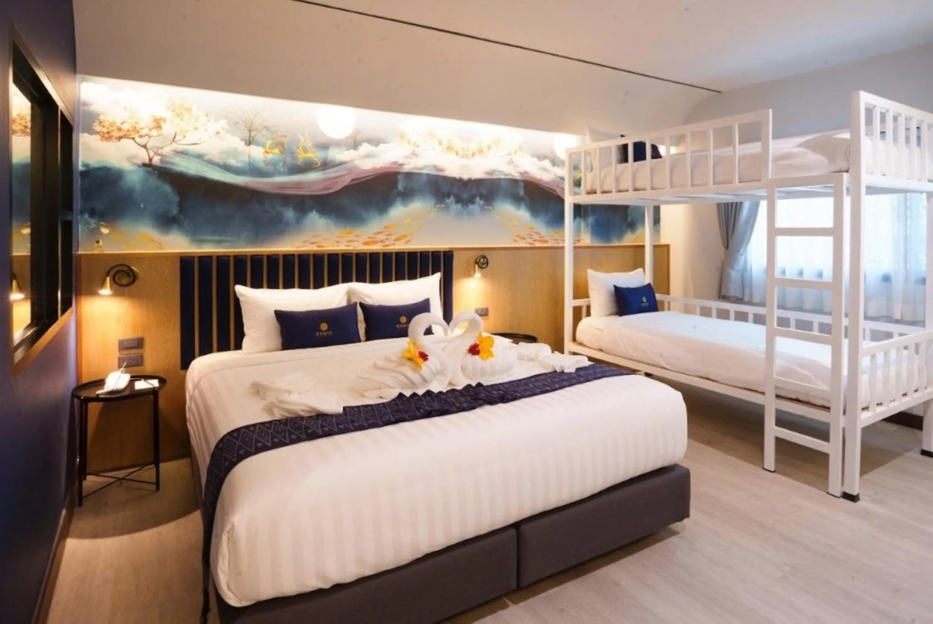 Bed in Khota Hill Hotel