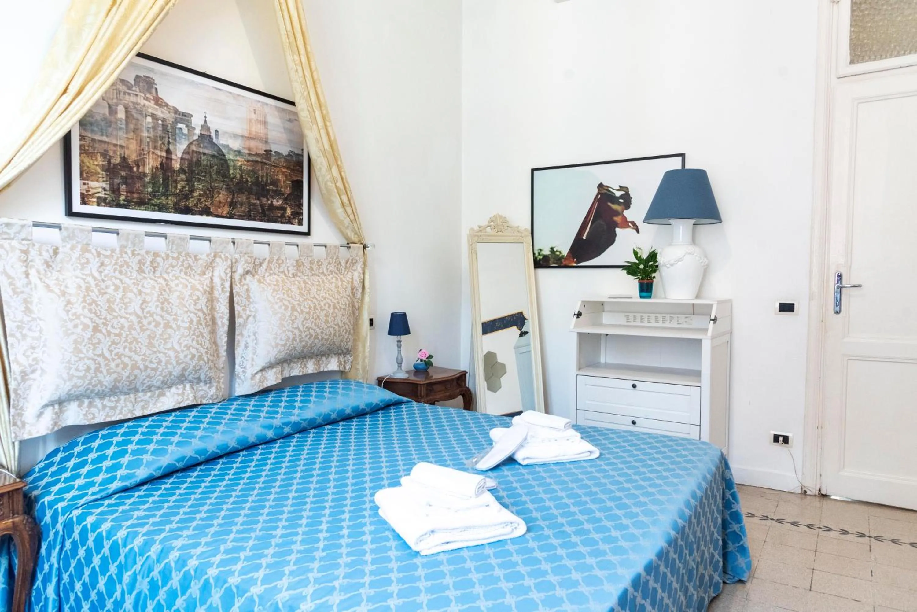 Bedroom, Bed in Merulana Suite Apartment