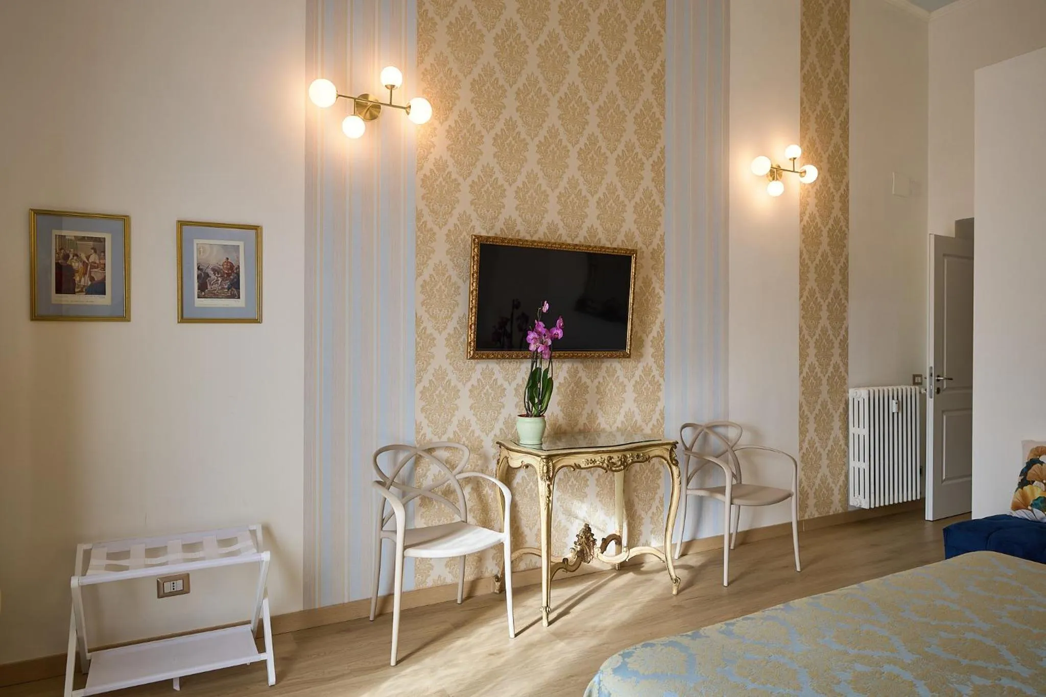 Bedroom, Bed in Merulana Suite Apartment