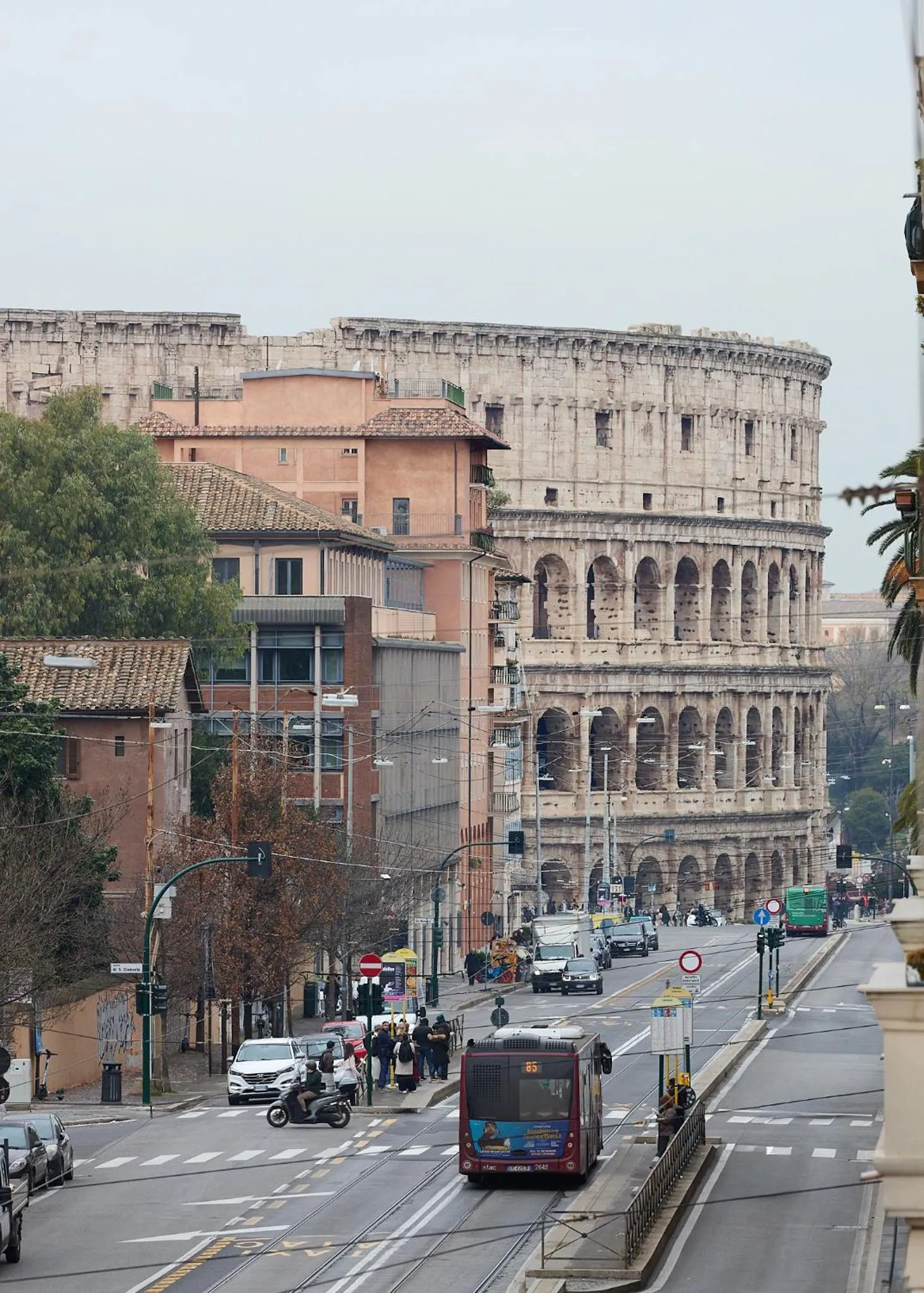Neighbourhood in Merulana Suite Apartment