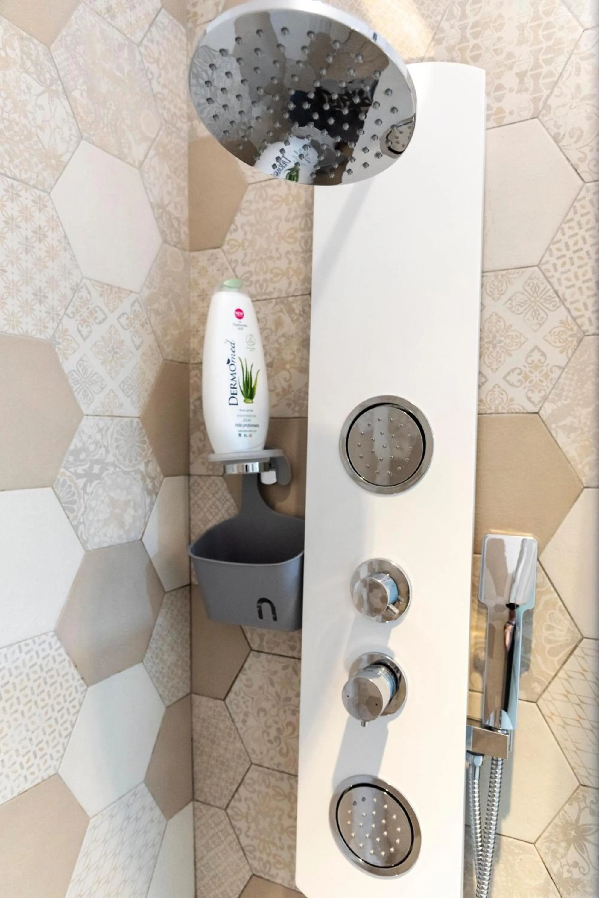 Bathroom in Merulana Suite Apartment