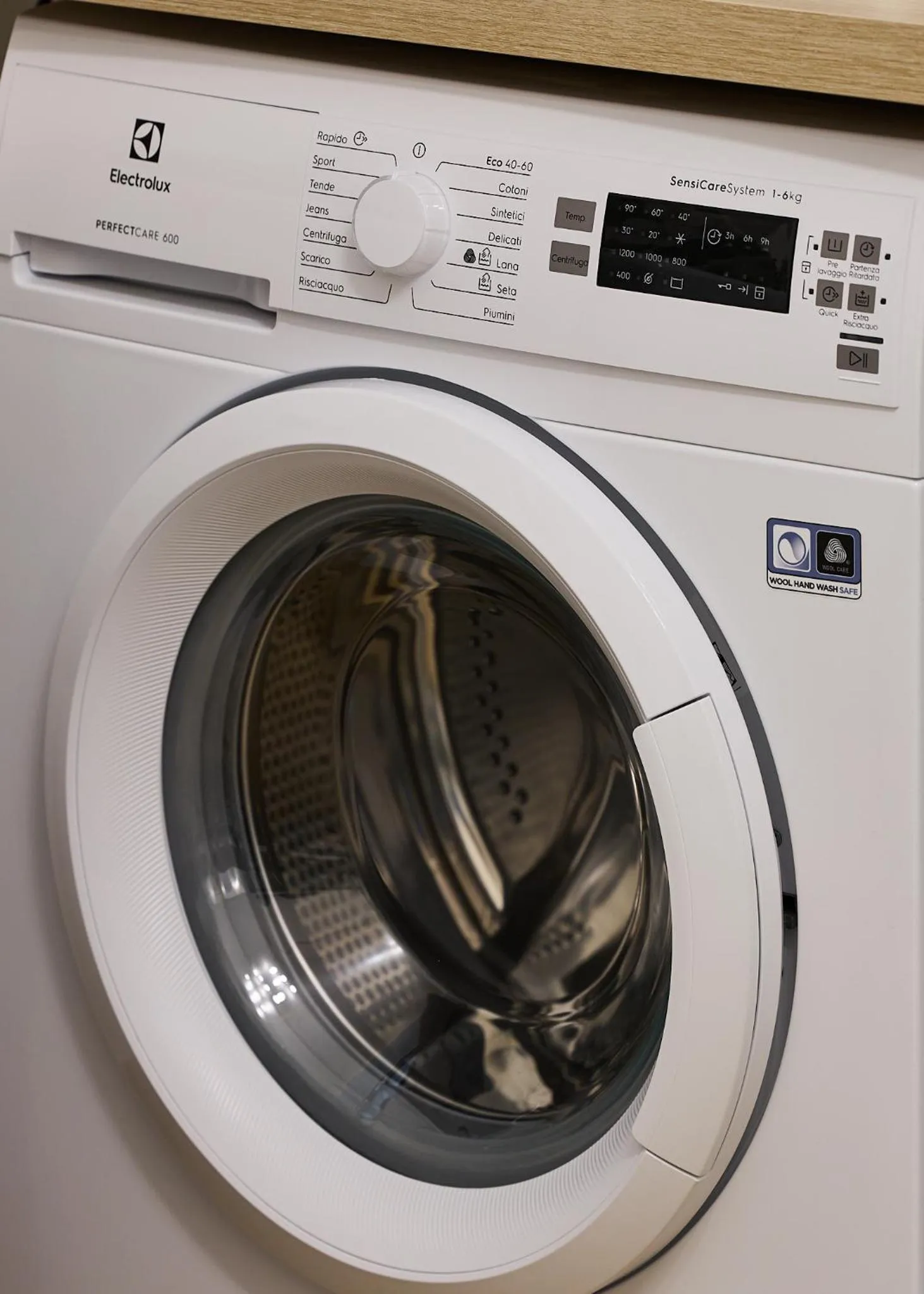 washing machine in Merulana Suite Apartment