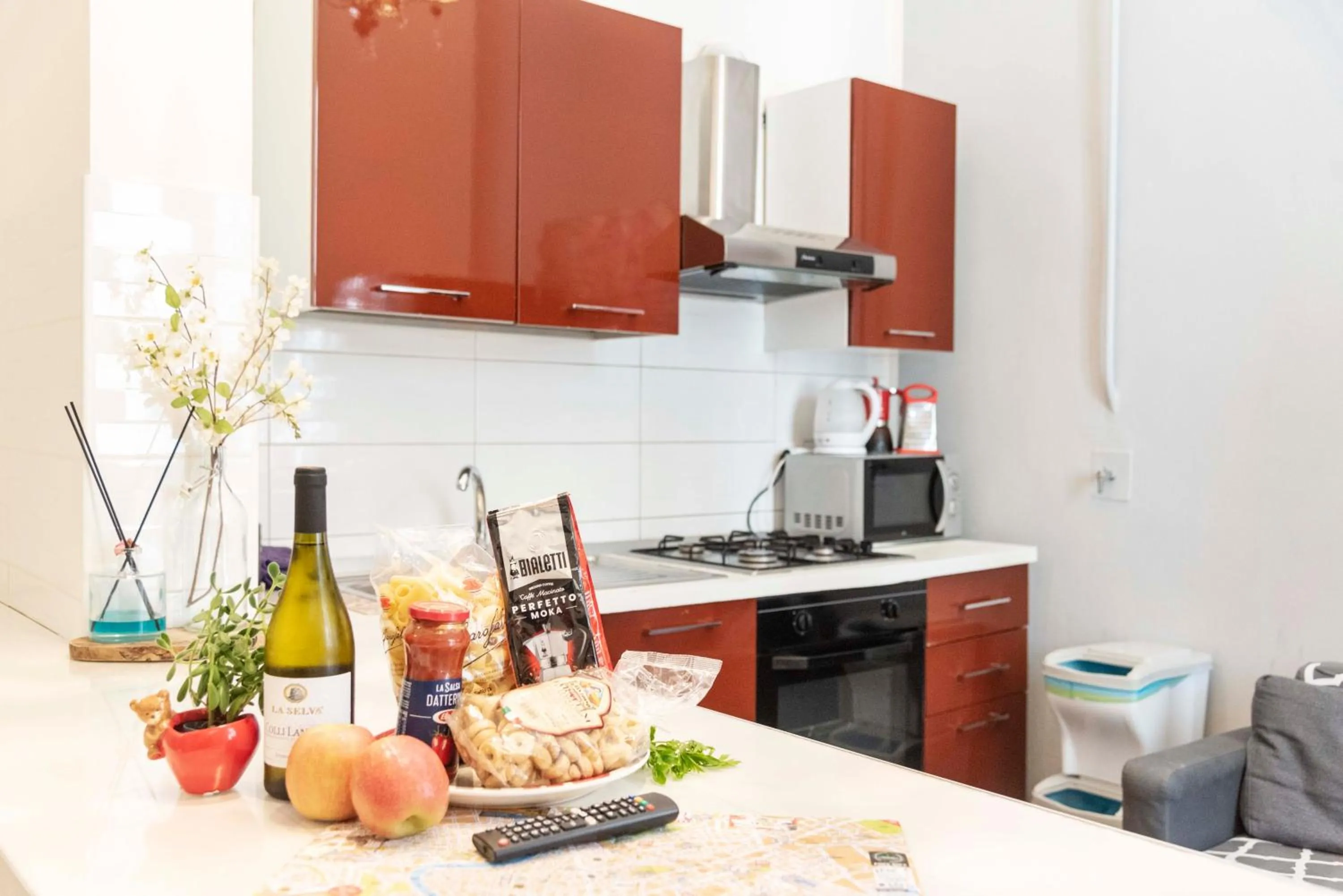 Kitchen or kitchenette in Merulana Suite Apartment