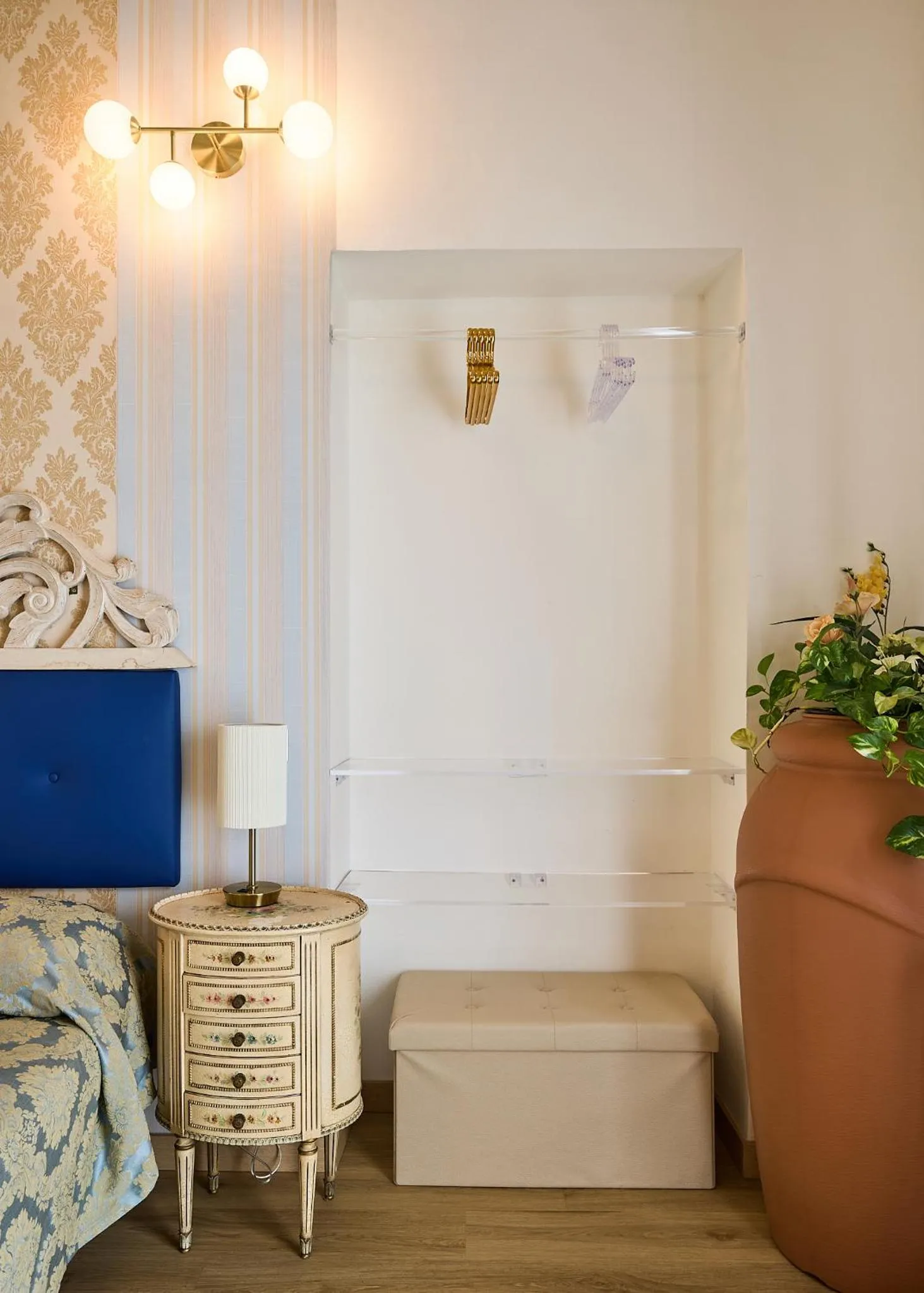 wardrobe in Merulana Suite Apartment