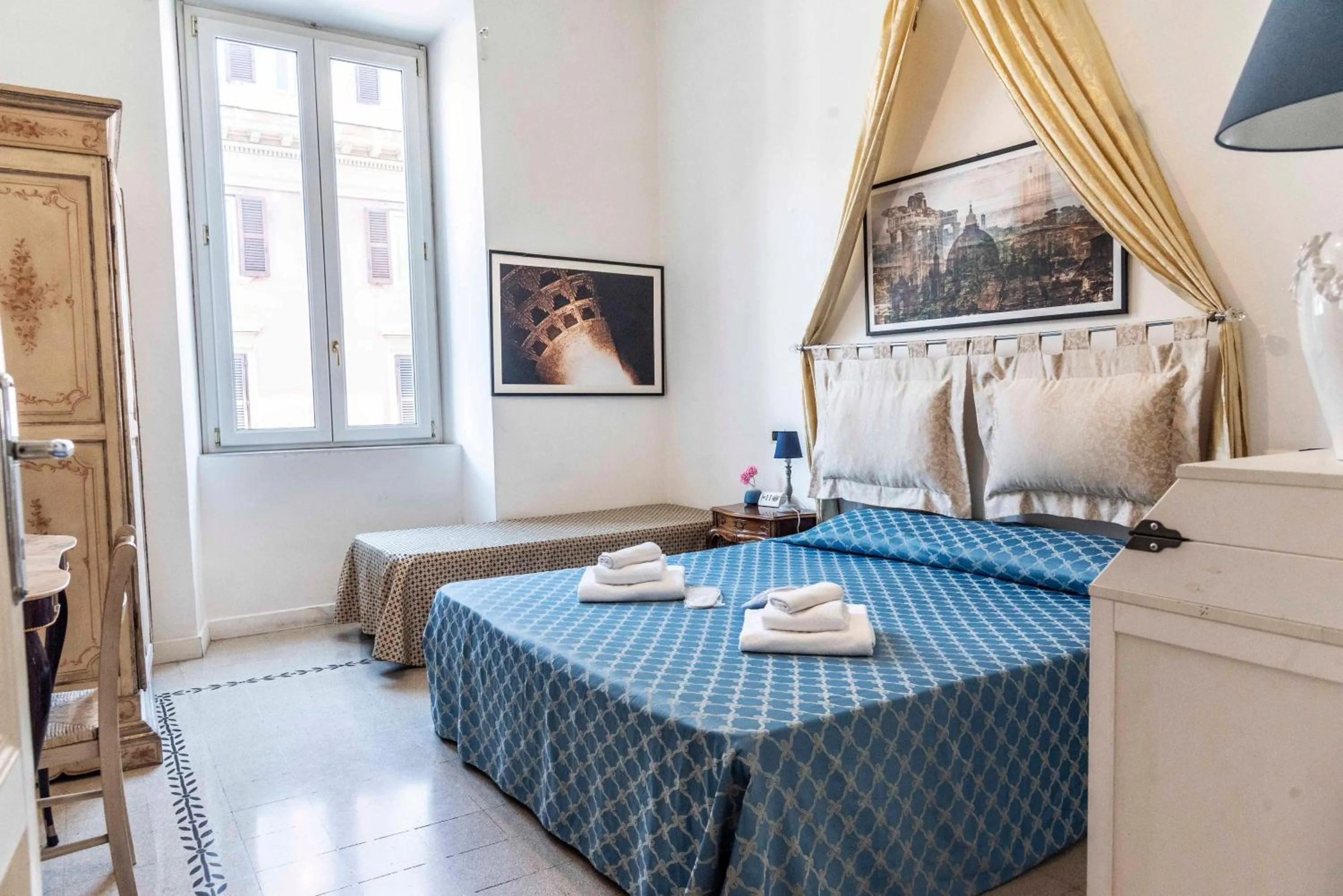 Bedroom, Bed in Merulana Suite Apartment