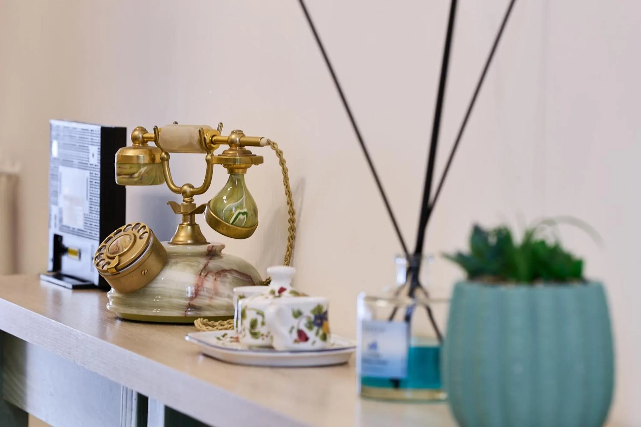 Coffee/tea facilities in Merulana Suite Apartment