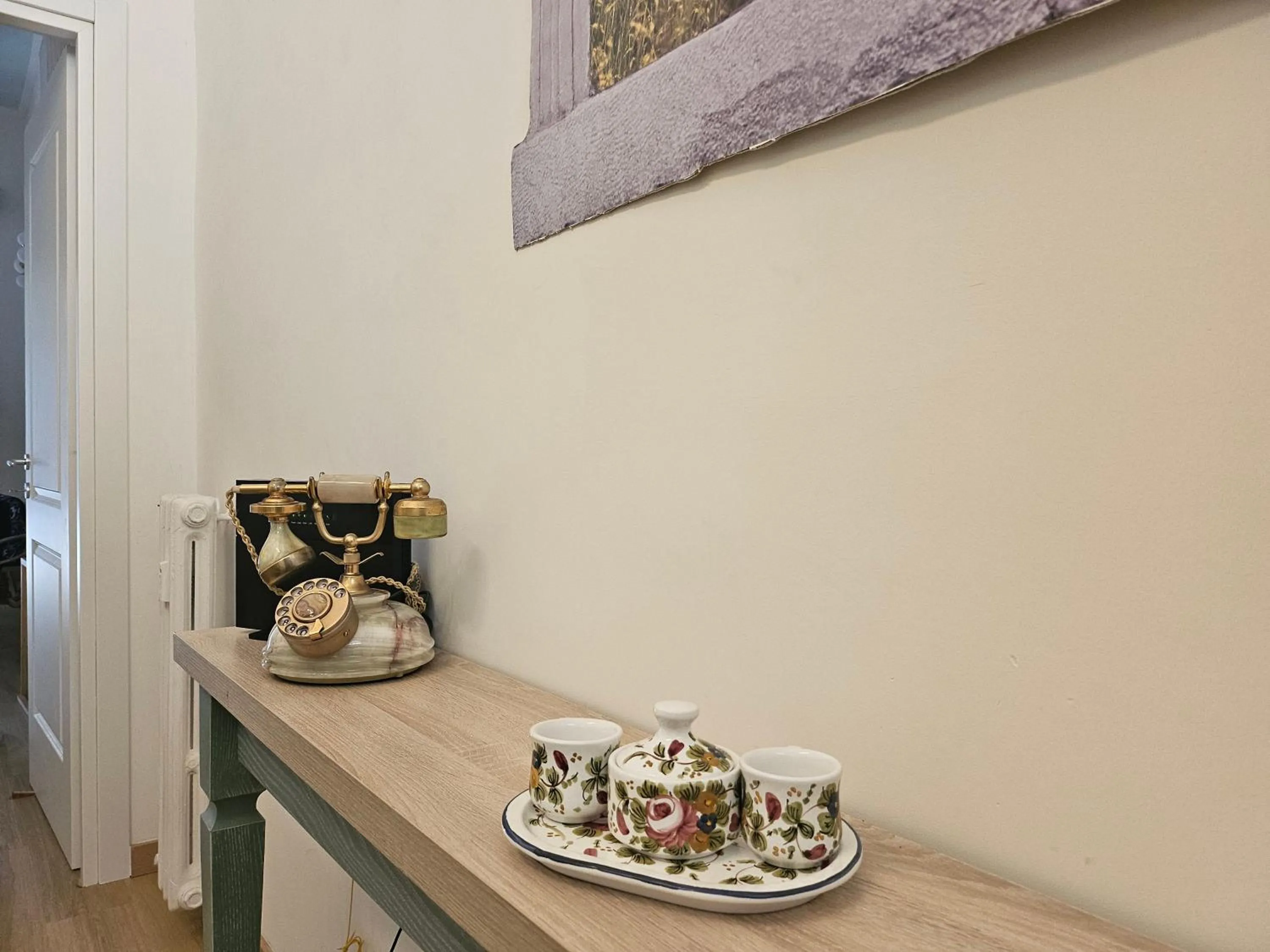 Food and drinks in Merulana Suite Apartment