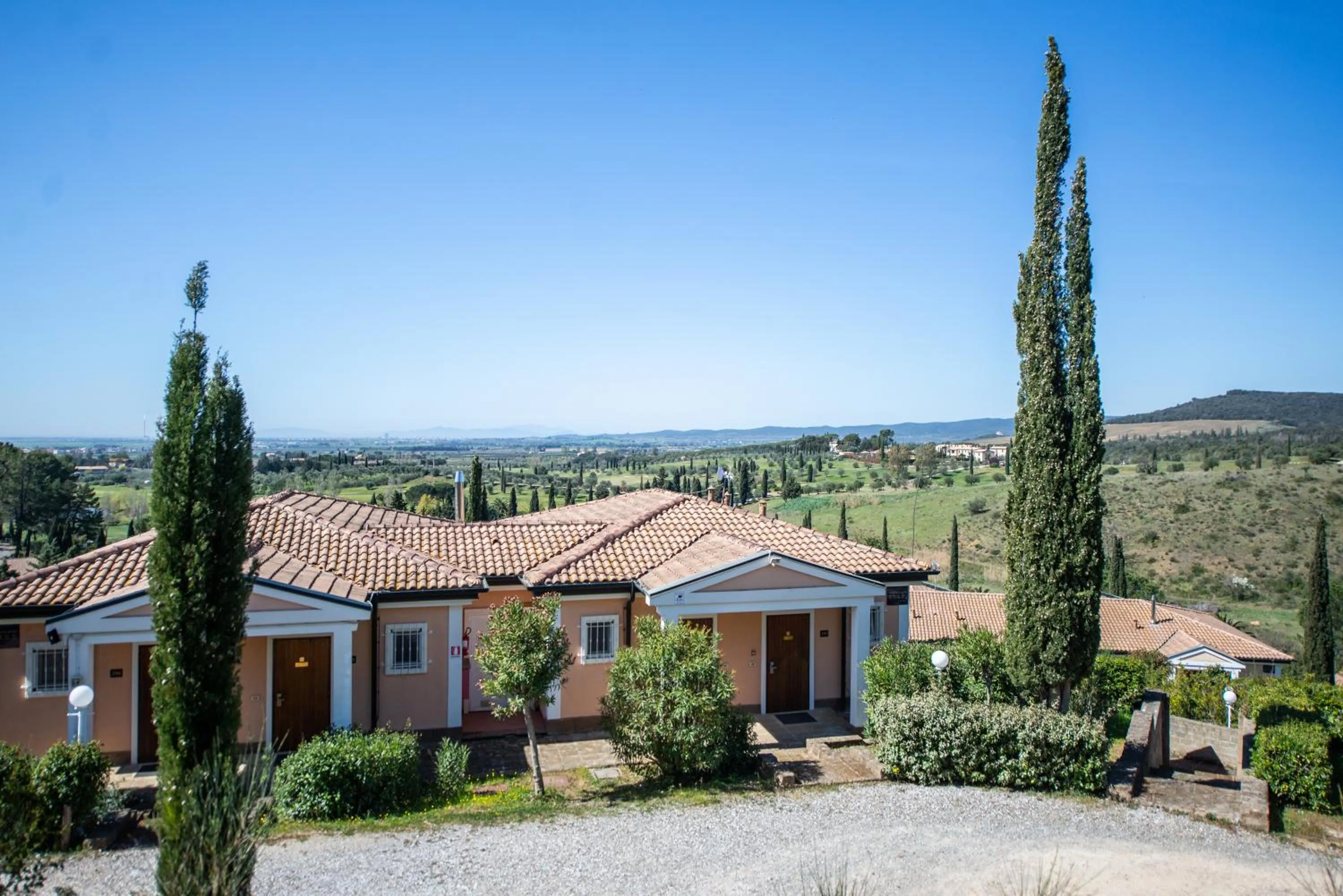 Property building in Il Pelagone Hotel & Golf Resort Toscana