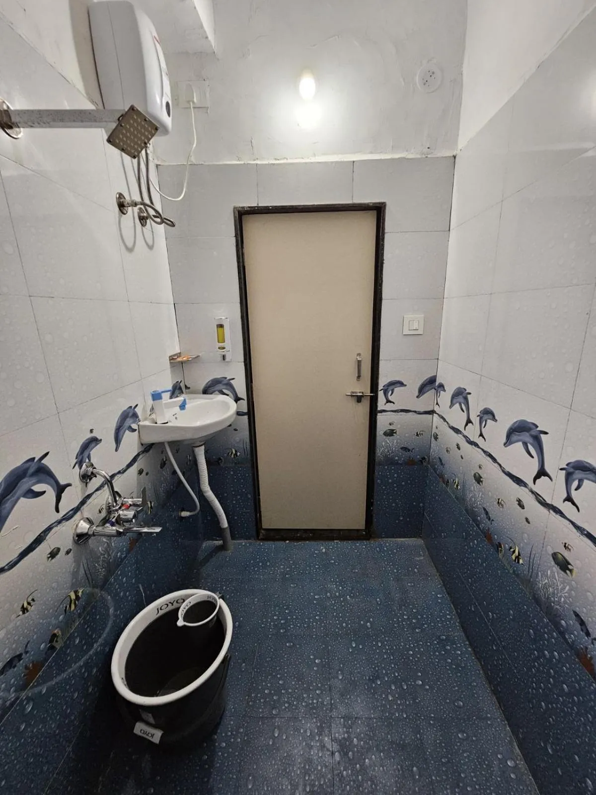 Shower in Hotel Randha and Lodging