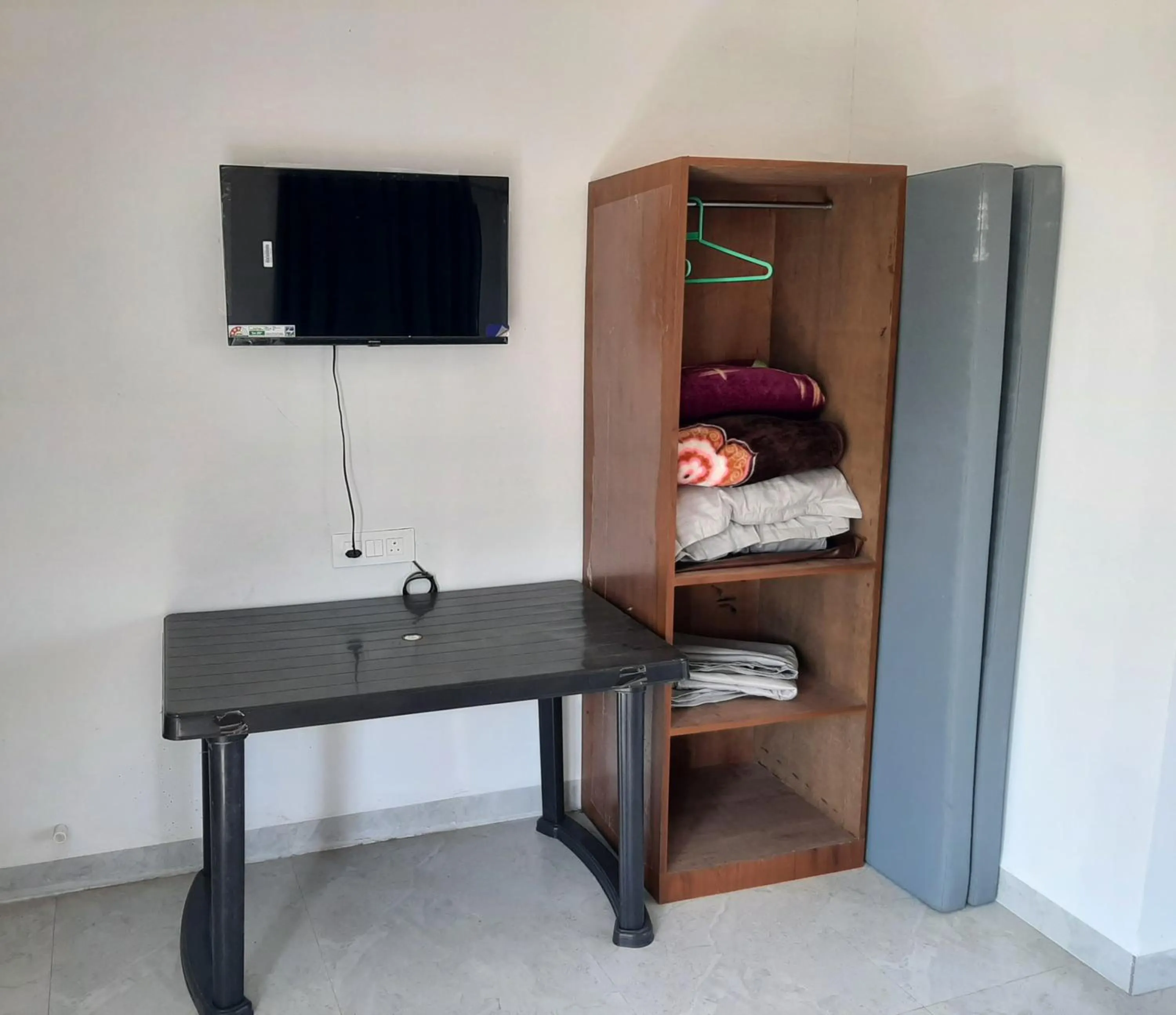 TV and multimedia in Hotel Randha and Lodging