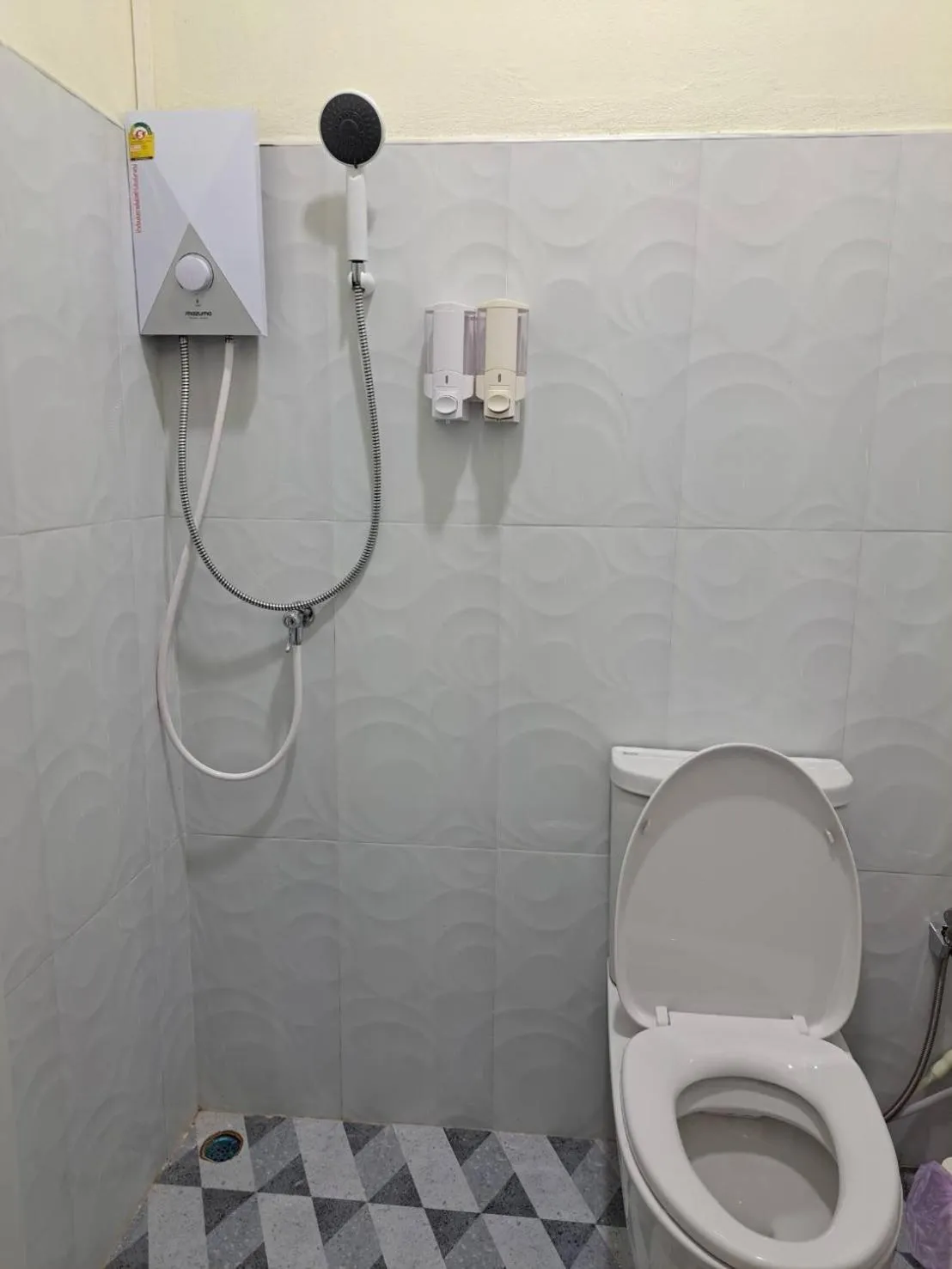 Bathroom in Lomtalay Resort Trat