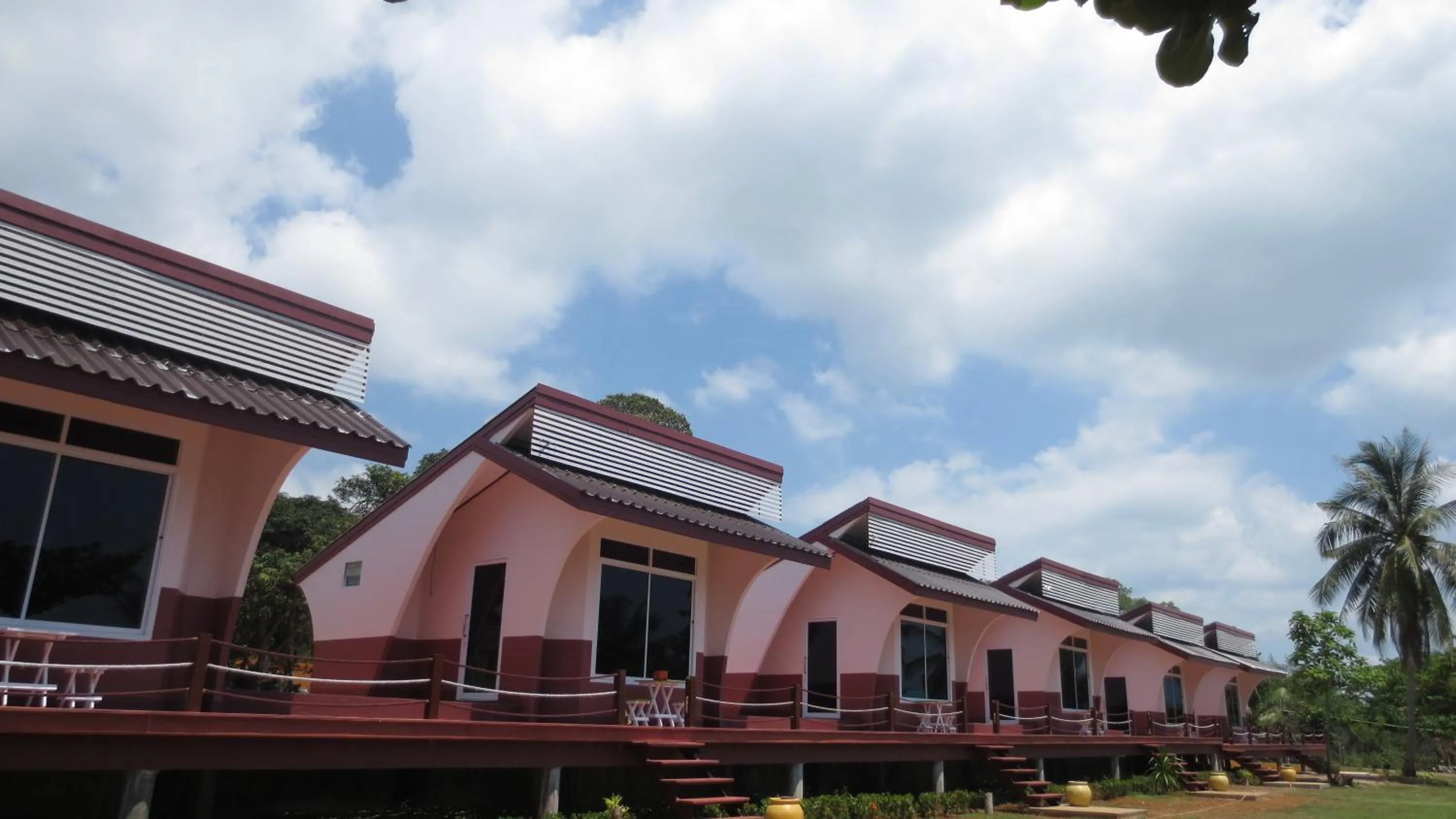 Facade/entrance in Lomtalay Resort Trat
