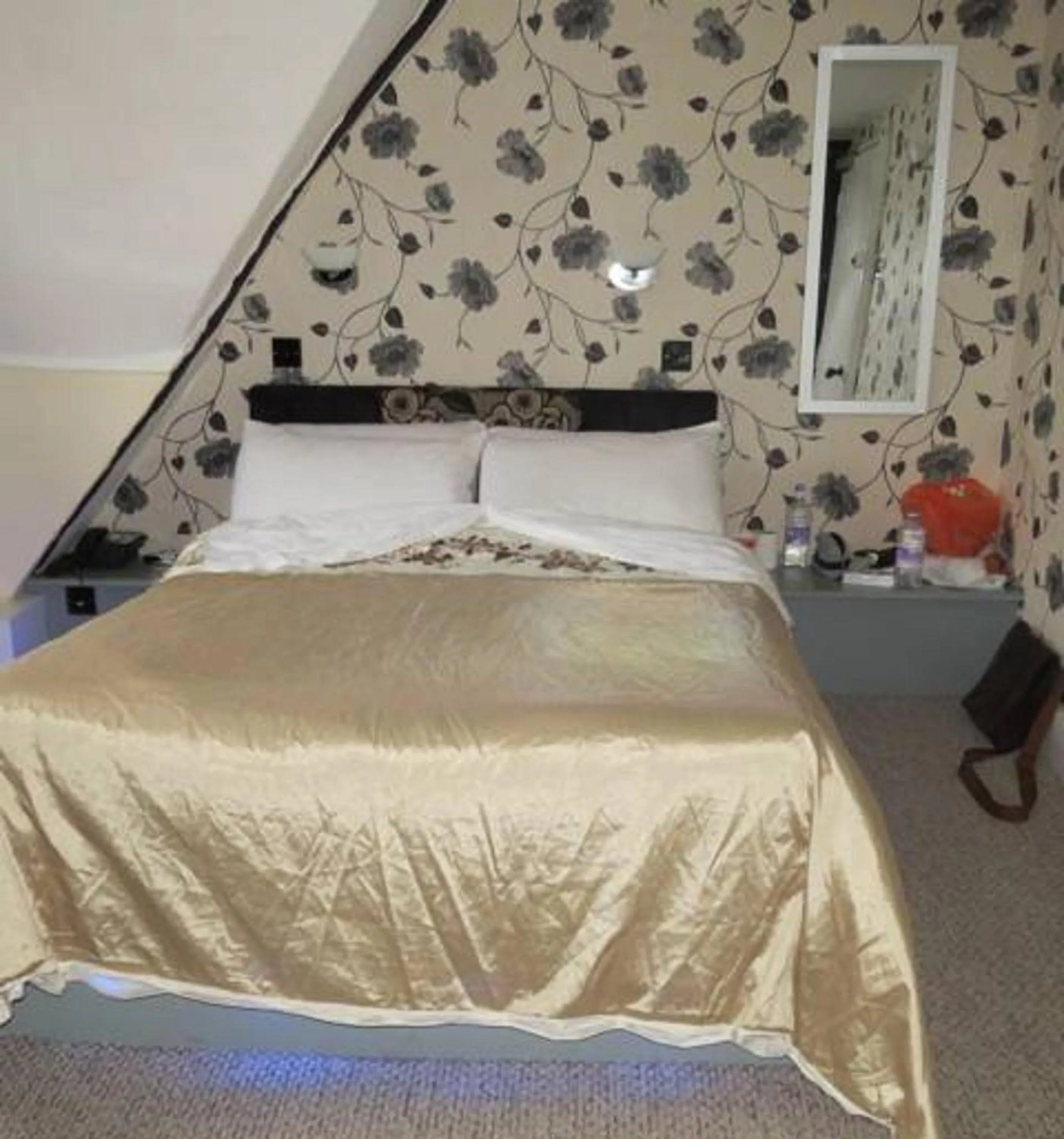 Bed in The Old Black Horse Inn