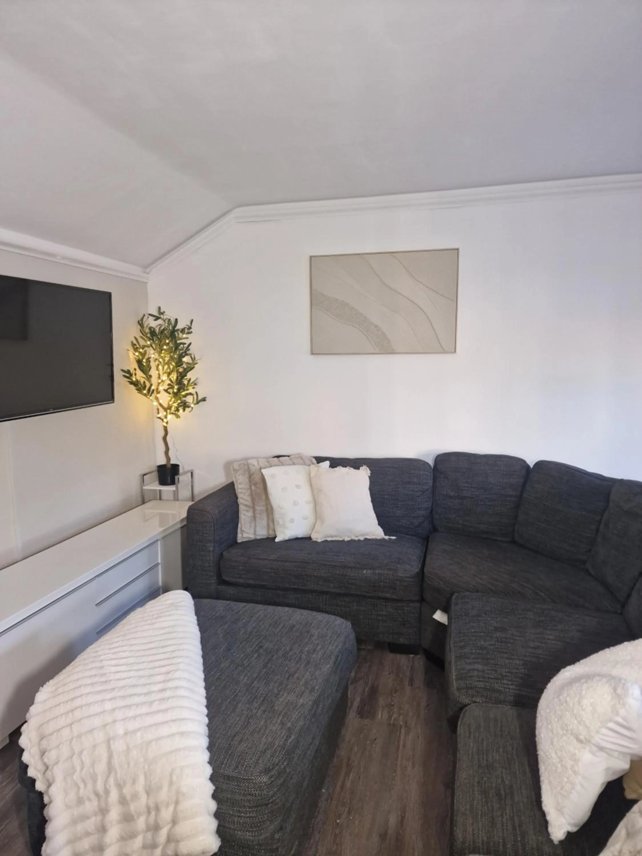 The Old Black Horse Inn