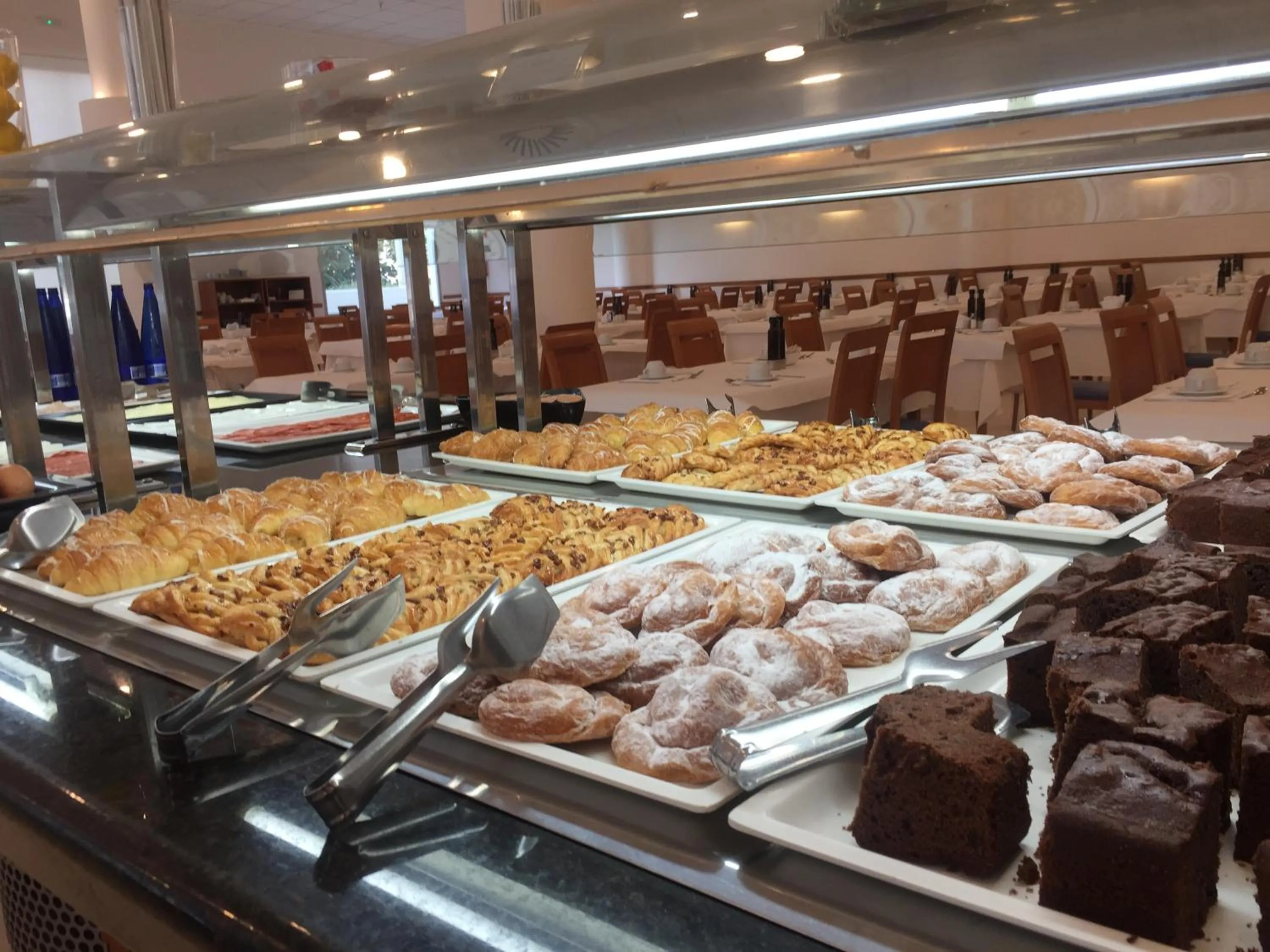 Buffet breakfast in Hotel Santamarta