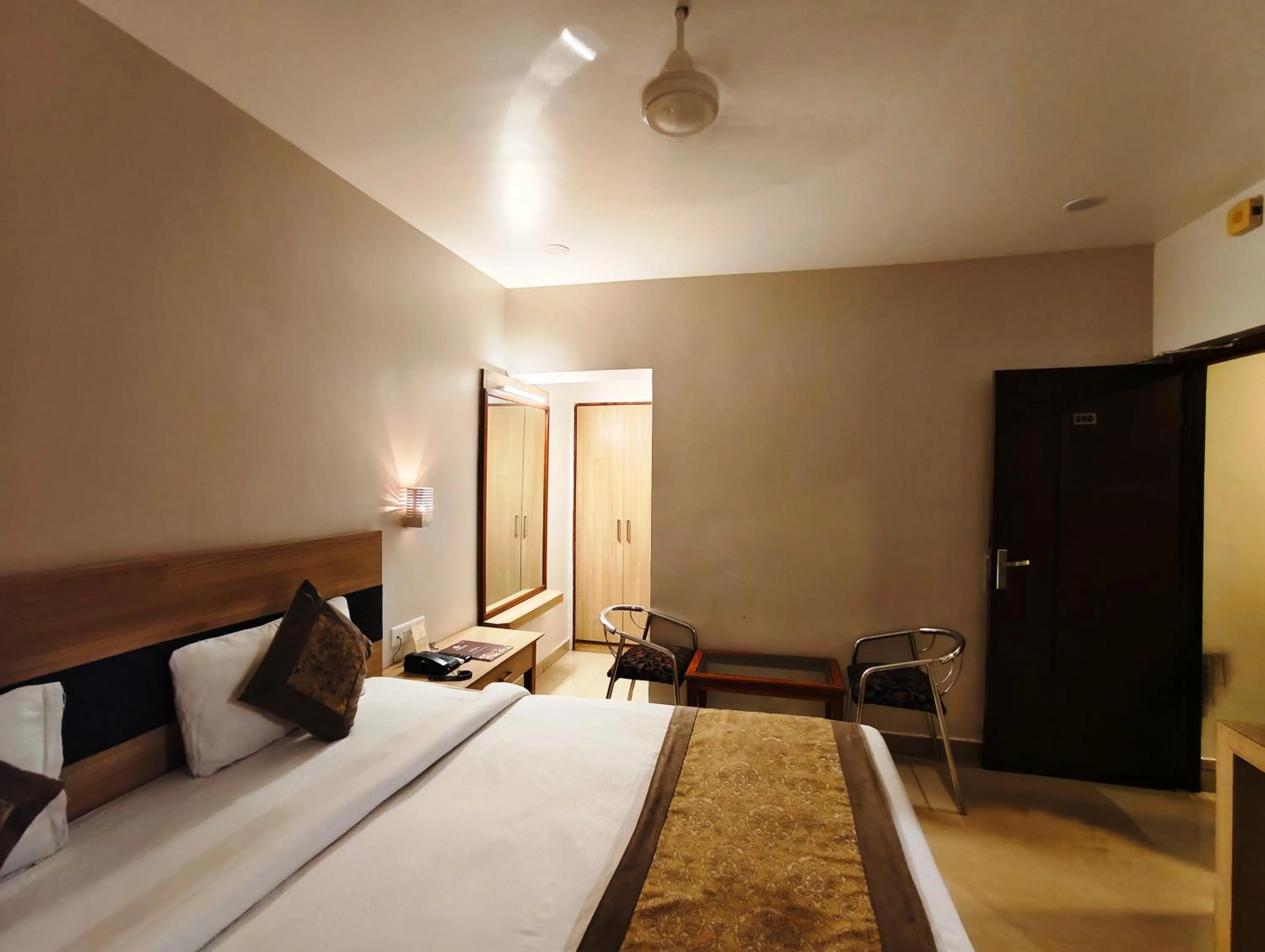 Photo of the whole room, Bed in Hotel Simran - Raipur Junction