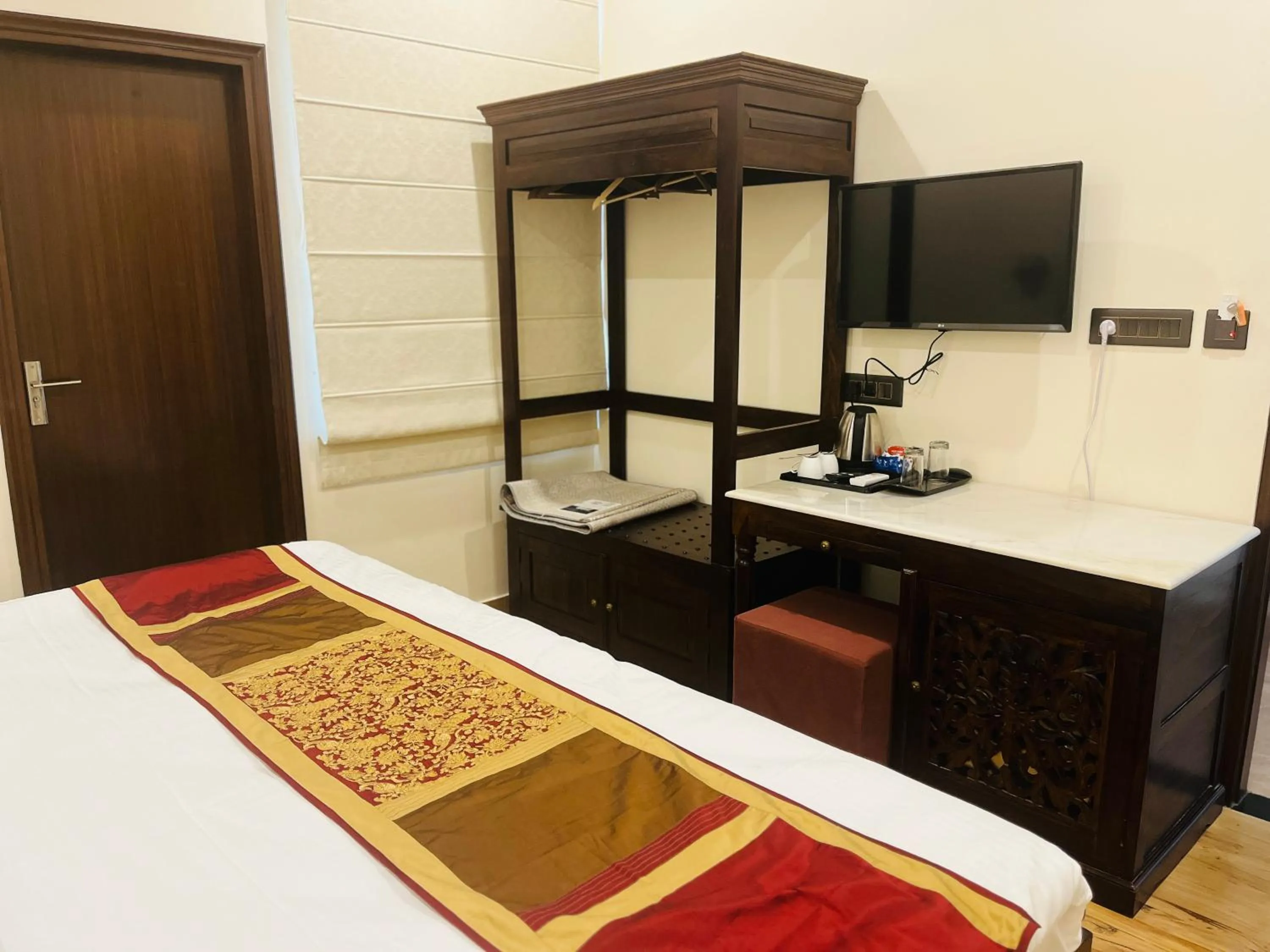 TV and multimedia, Bed in Harnawa Haveli - A Boutique Heritage Stay