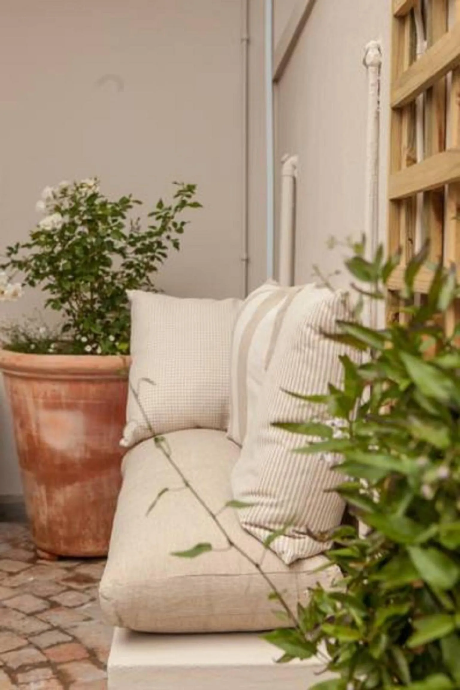 Patio in 33 Strawberry Lane - Studio and Cottage