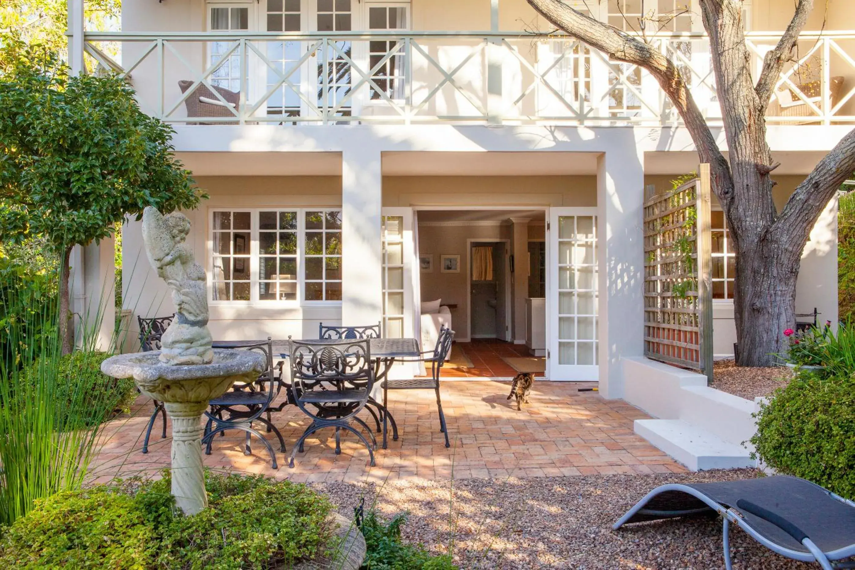 33 Strawberry Lane - Studio and Cottage 33 Strawberry Lane - Studio and Cottage