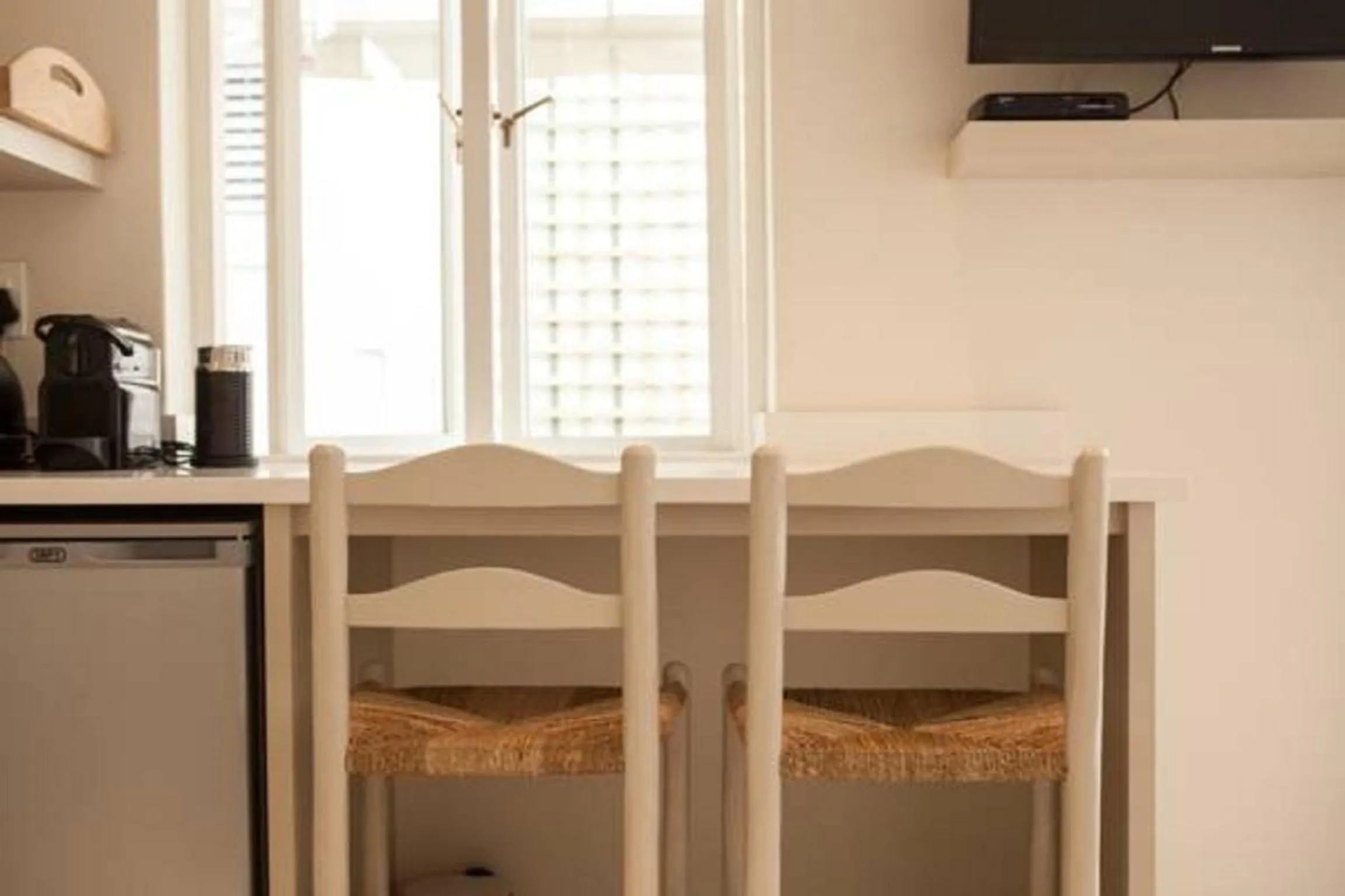 Dining area in 33 Strawberry Lane - Studio and Cottage