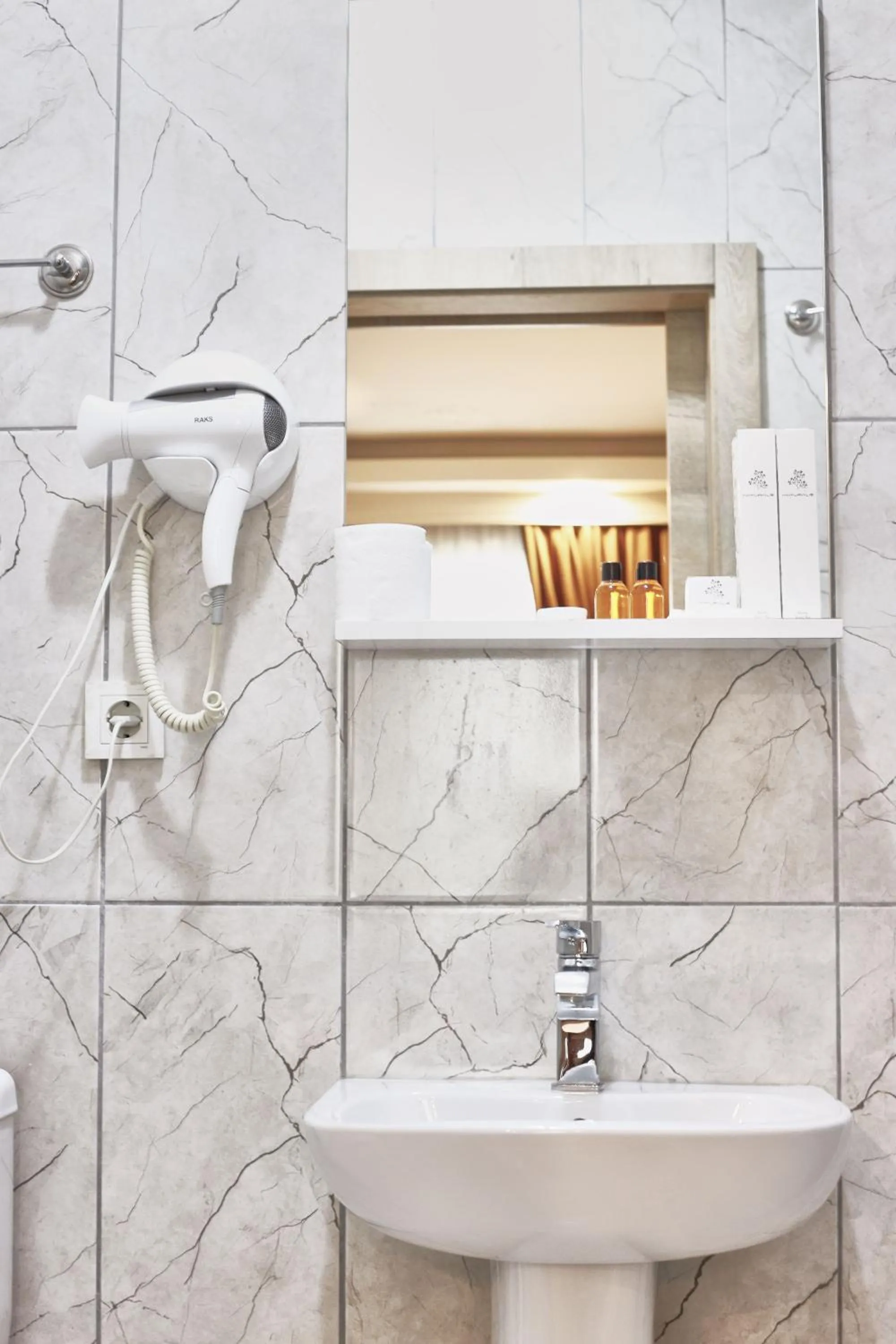 Photo of the whole room in Zengin City Hotel