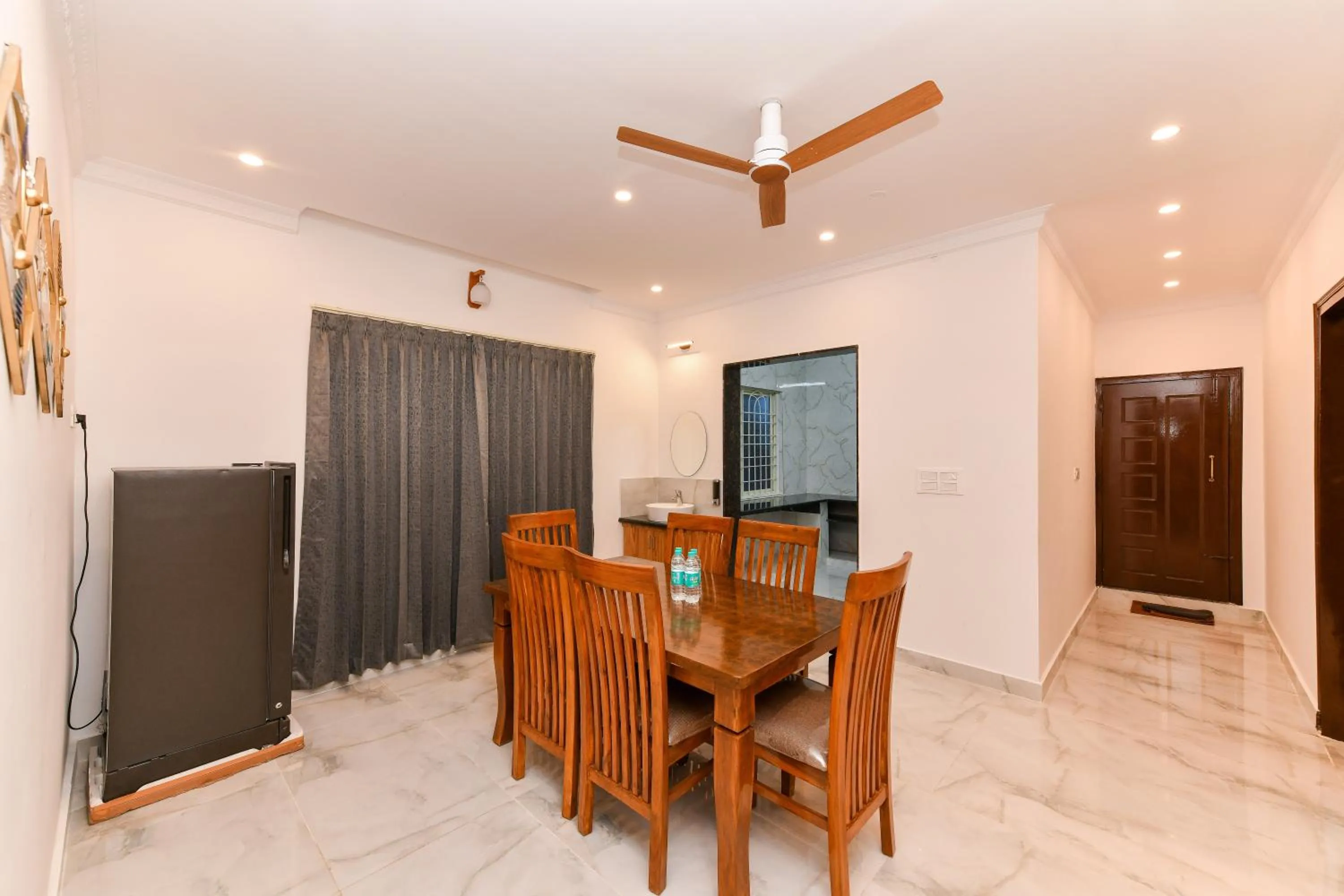 Dining area in Hotel Shine International