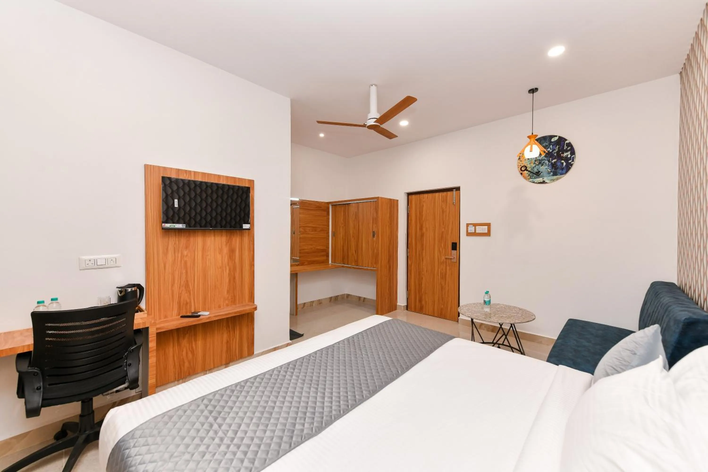 Photo of the whole room, Bed in Hotel Shine International