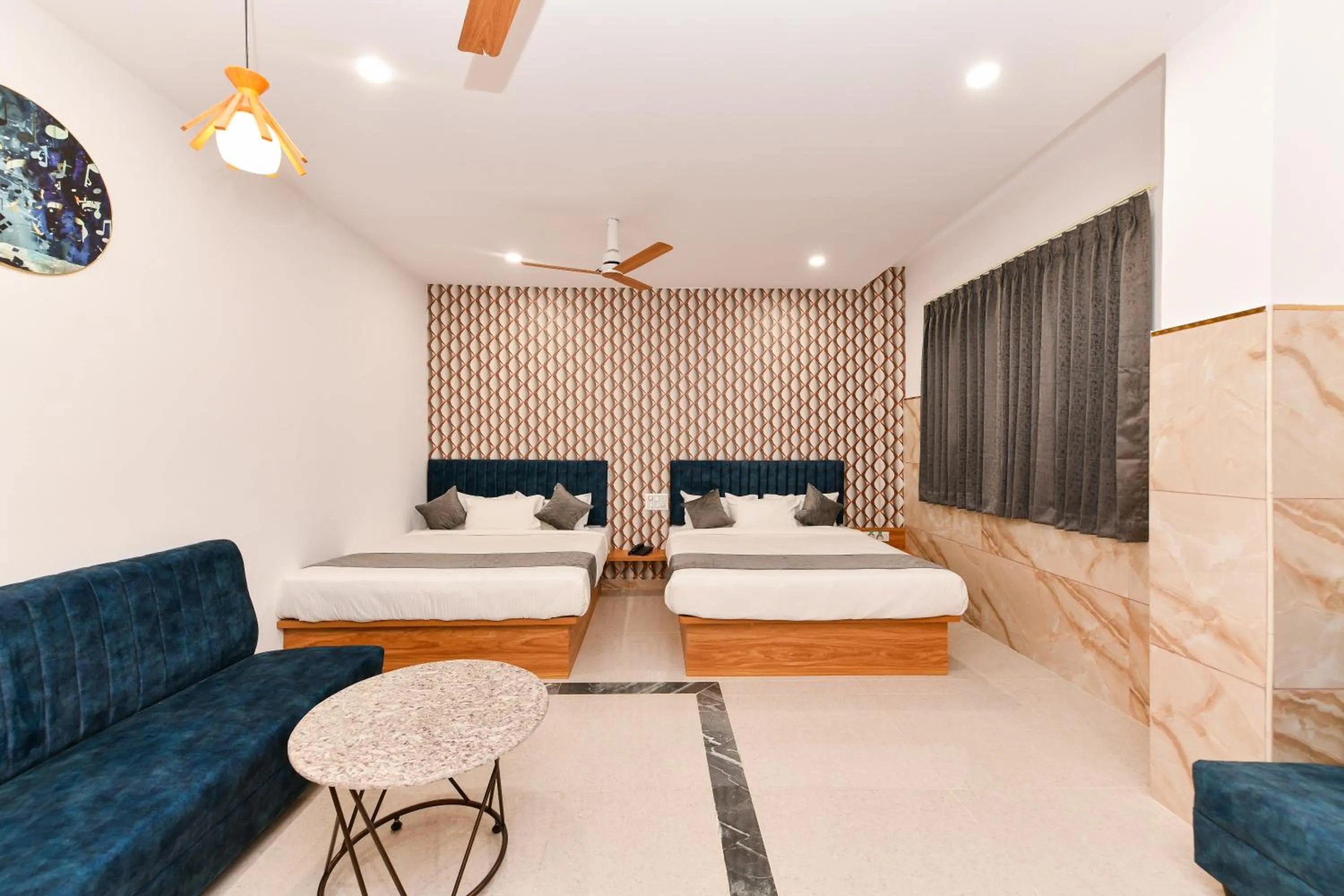 Bed in Hotel Shine International