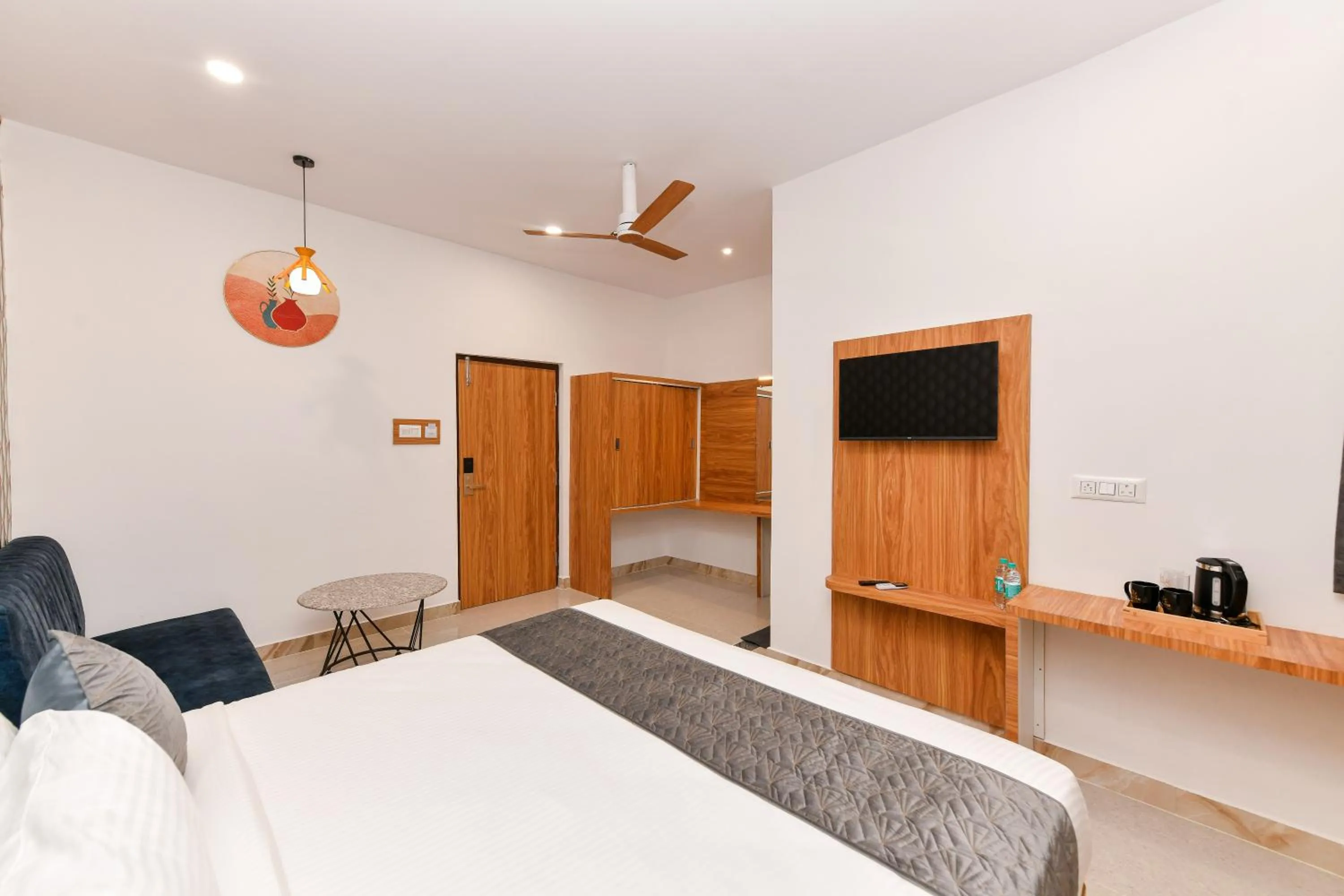 Photo of the whole room, Bed in Hotel Shine International