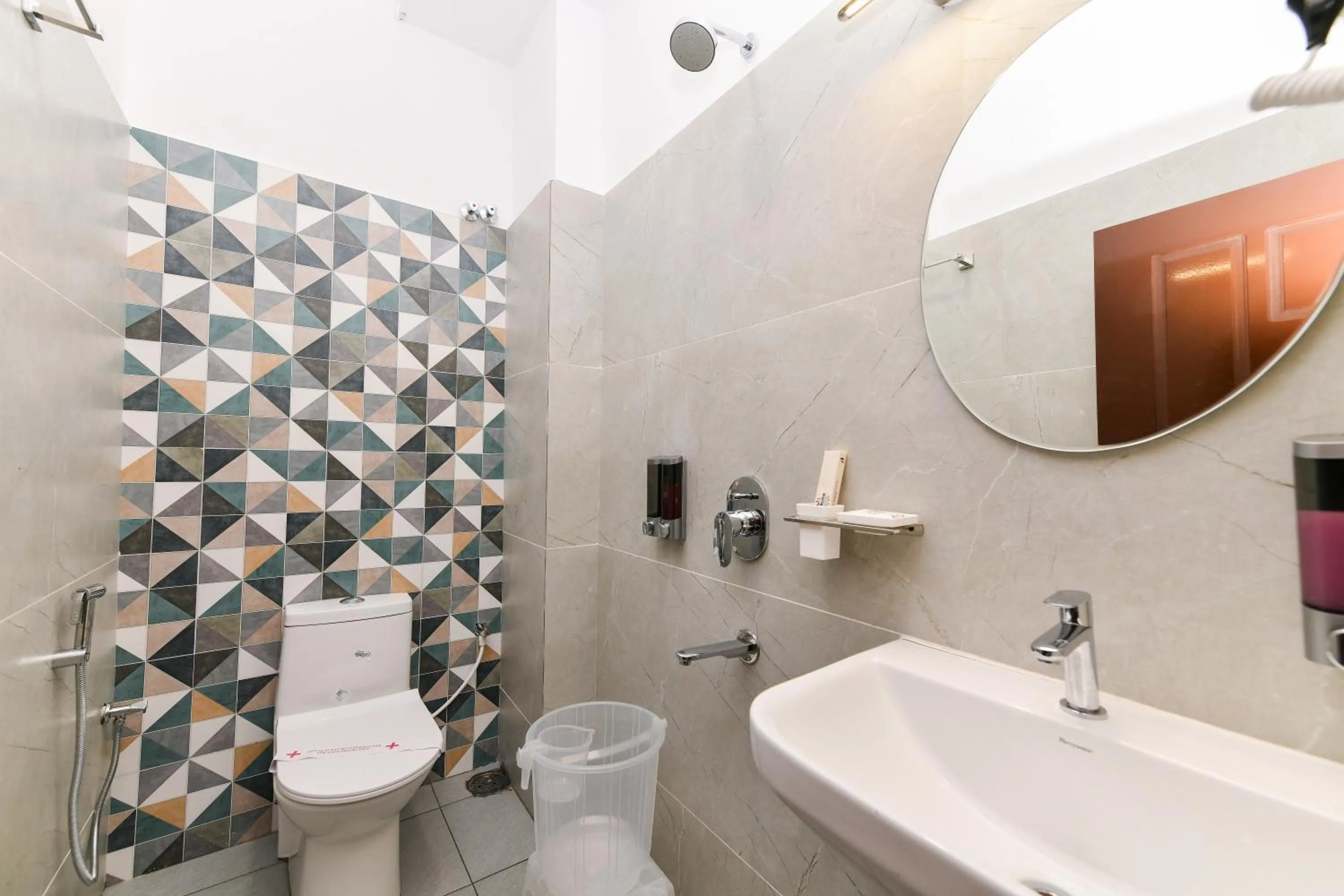 Shower in Hotel Shine International