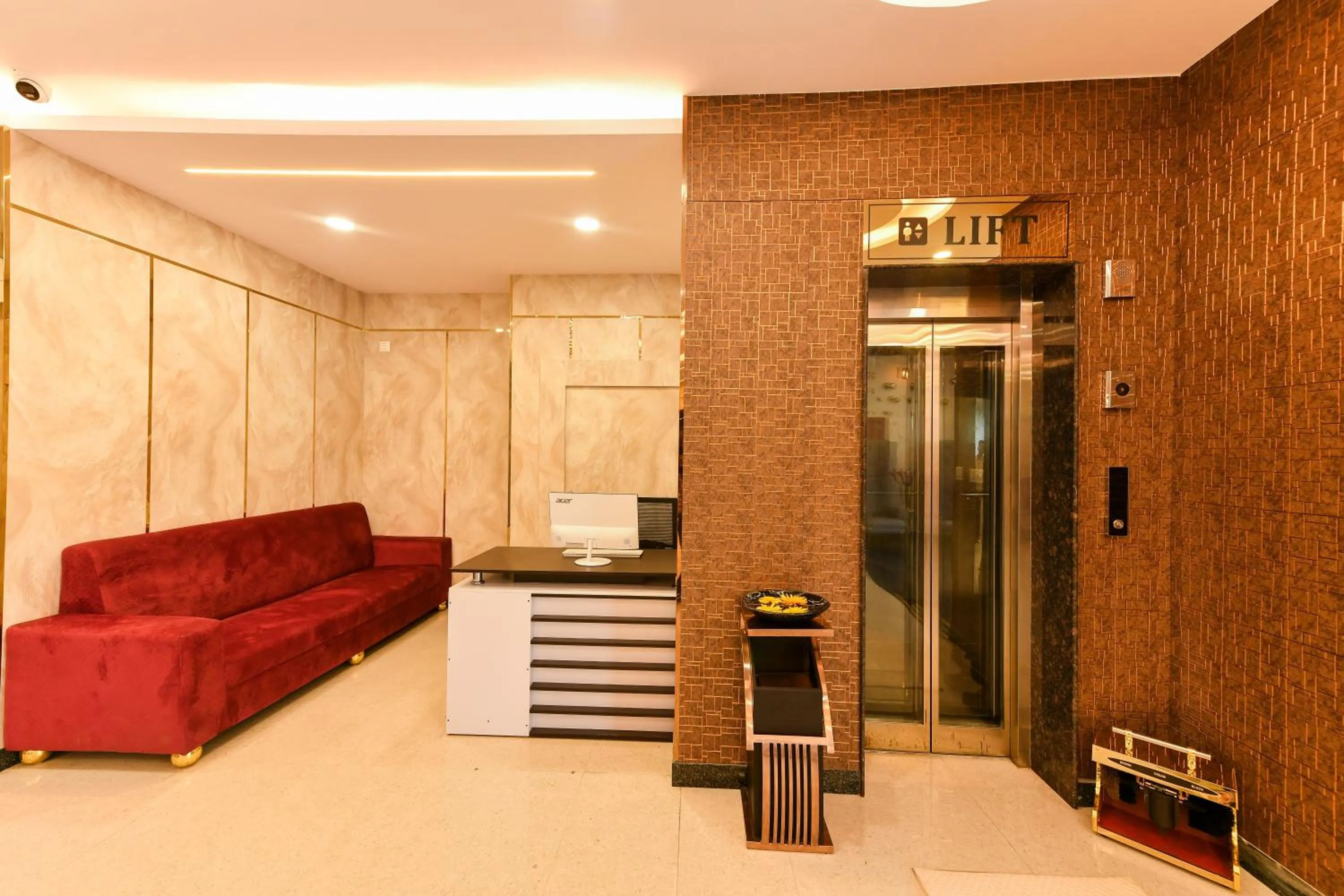 elevator in Hotel Shine International