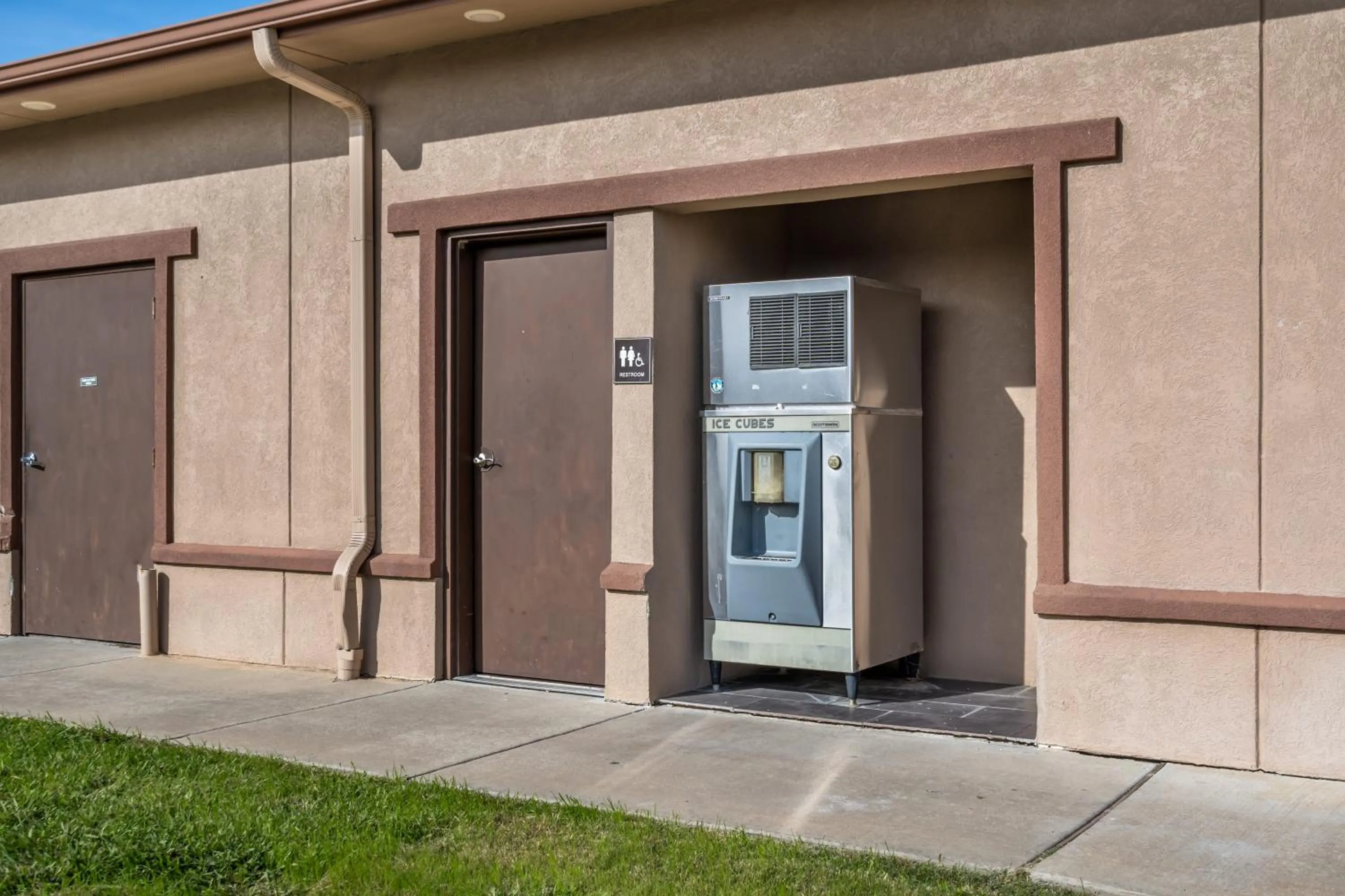 vending machine in Best Western Trail Dust Inn & Suites