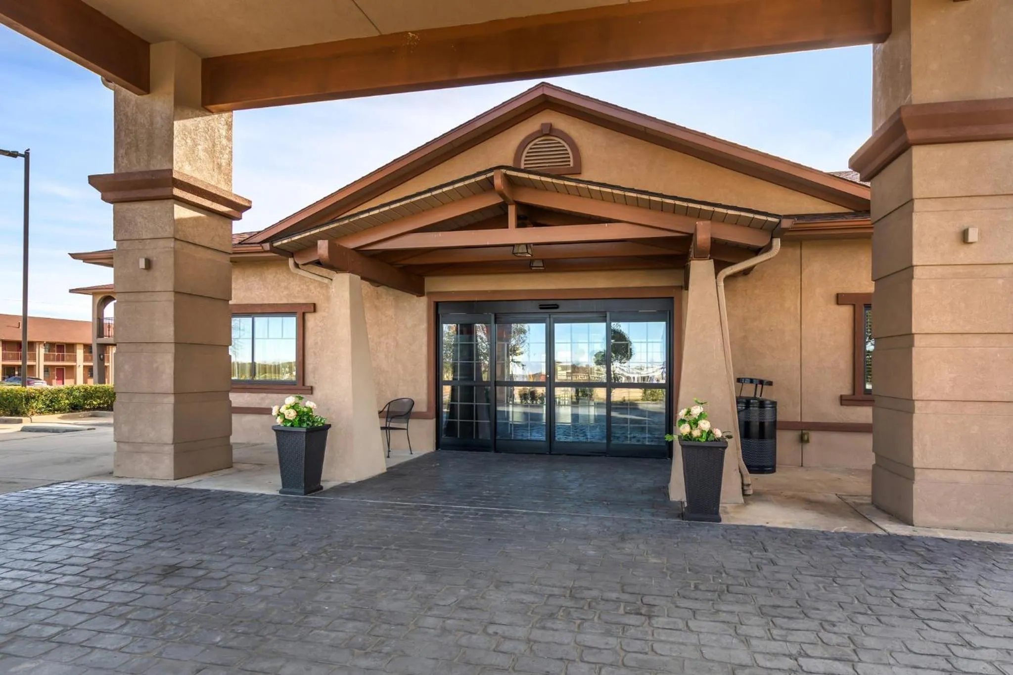 Property building in Red Roof Inn & Suites Sulphur Springs