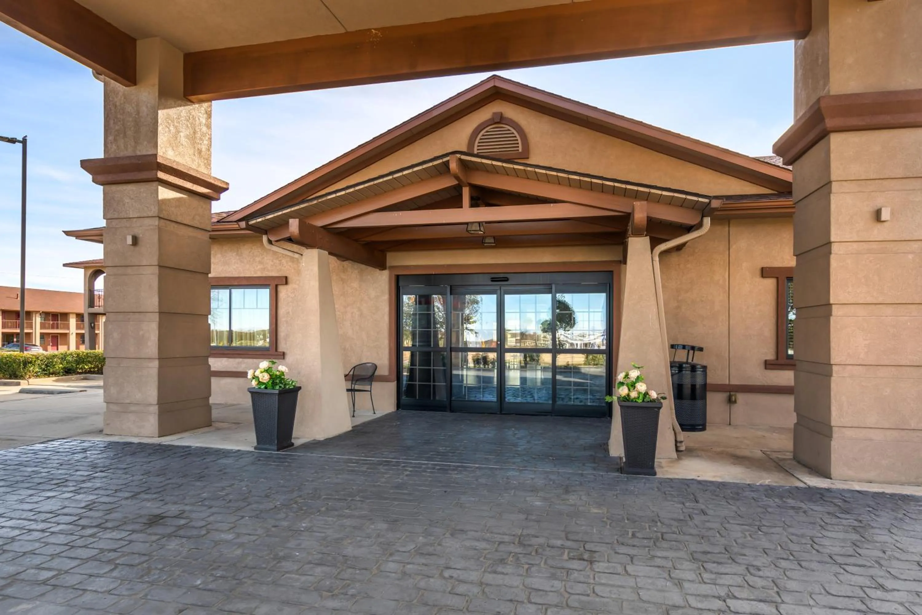 Facade/entrance in Best Western Trail Dust Inn & Suites