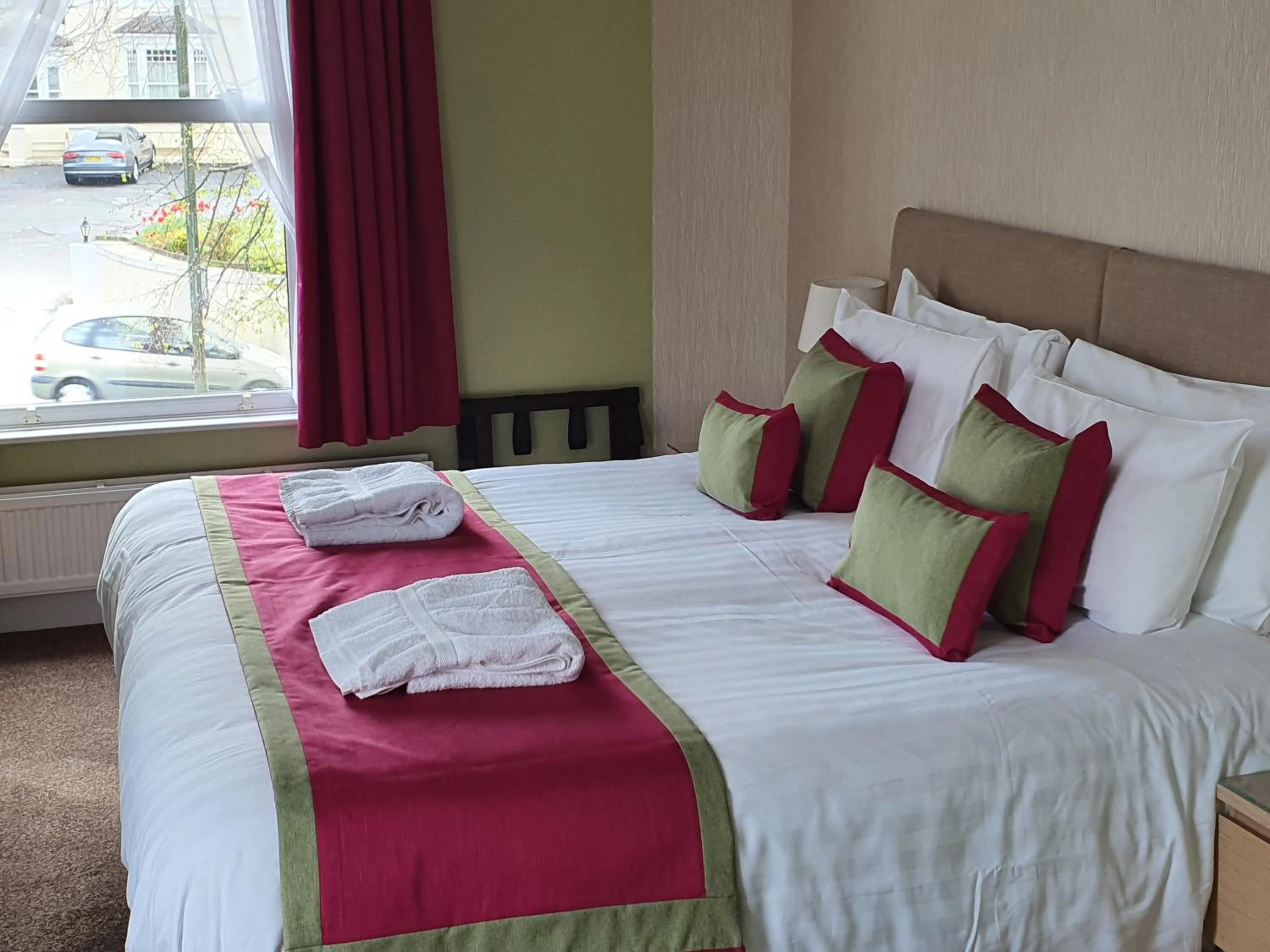 Bed in Grosvenor House Hotel