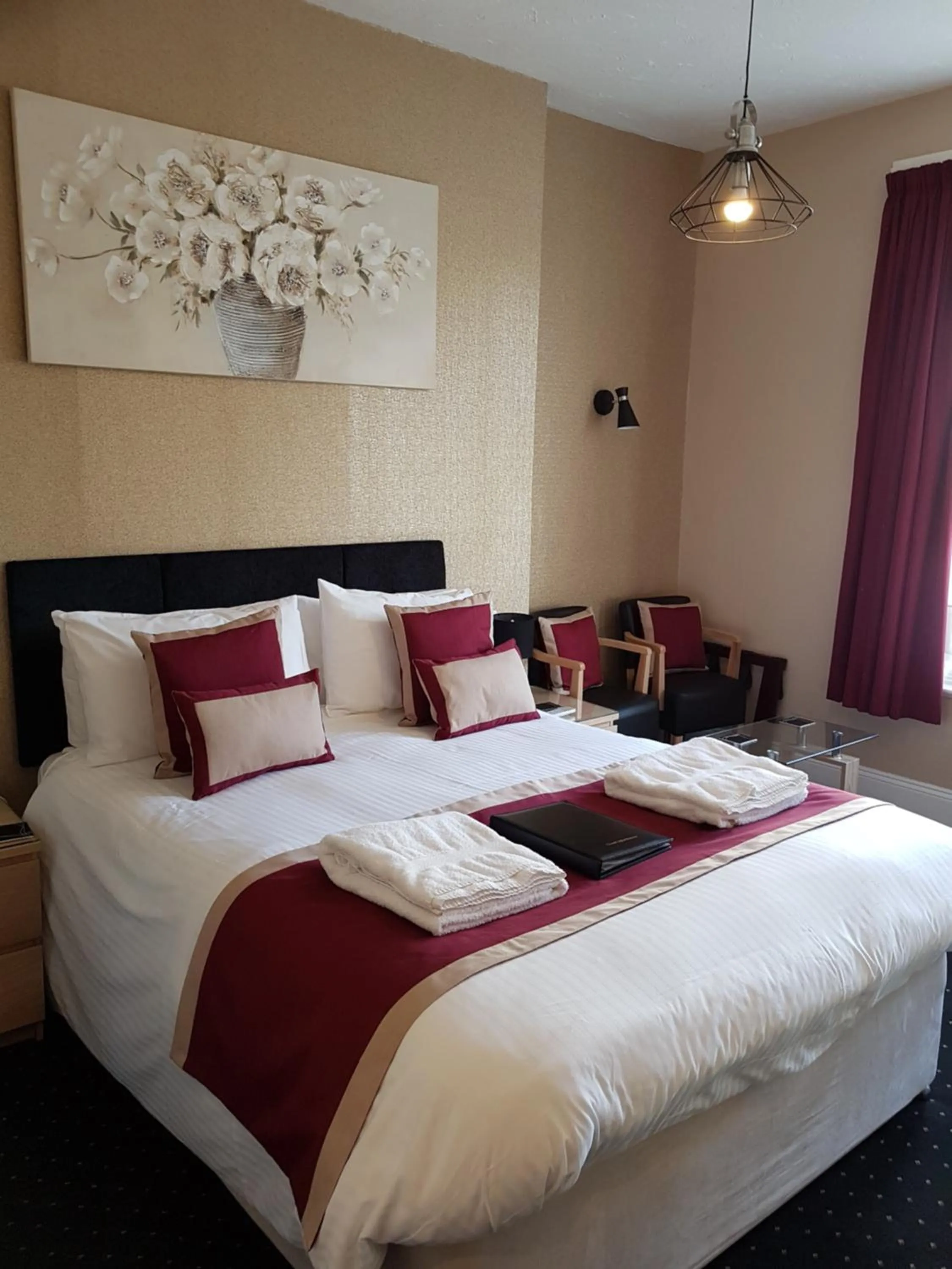 Bed in Grosvenor House Hotel