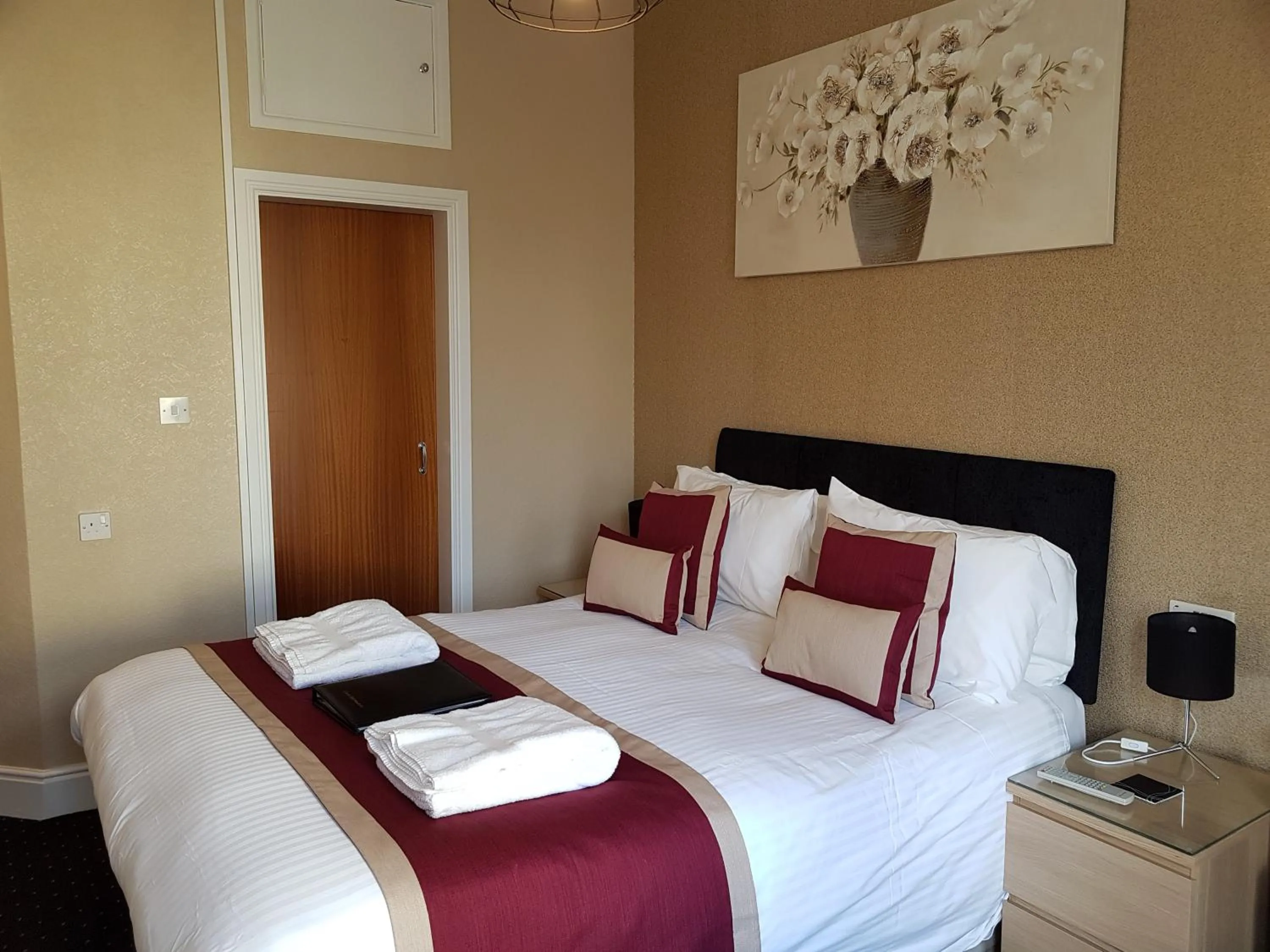 Bed in Grosvenor House Hotel