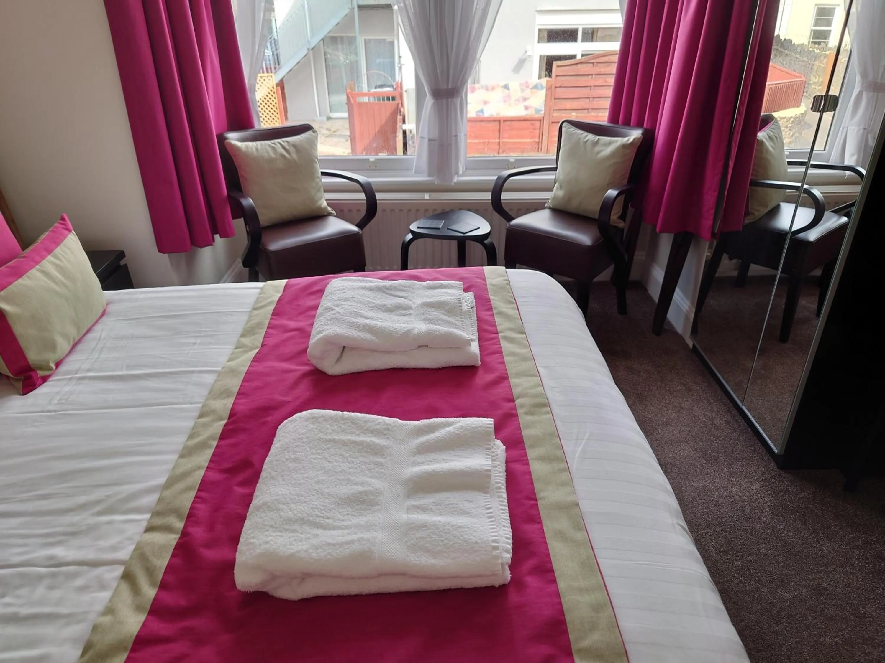 Bed in Grosvenor House Hotel