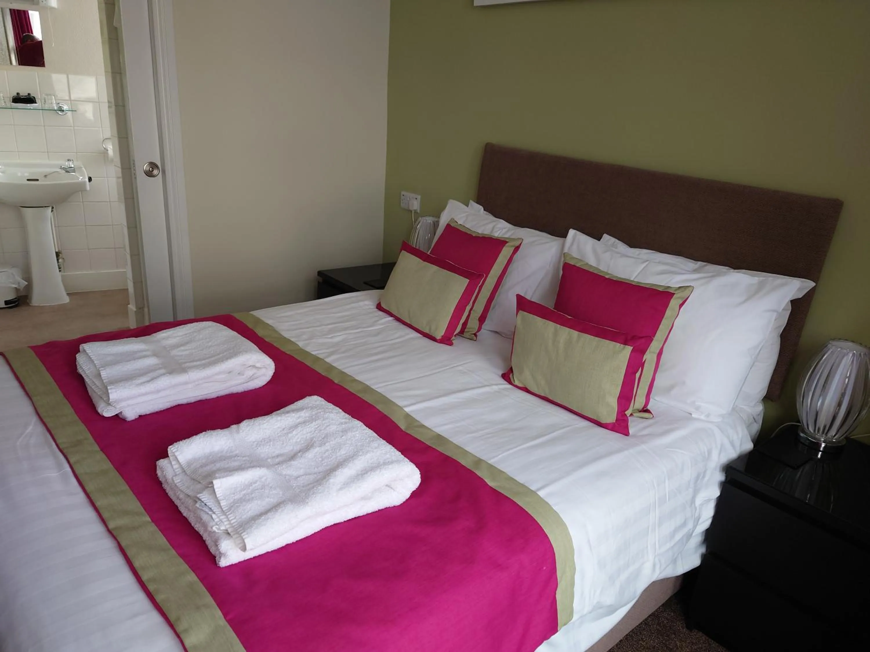 Bed in Grosvenor House Hotel