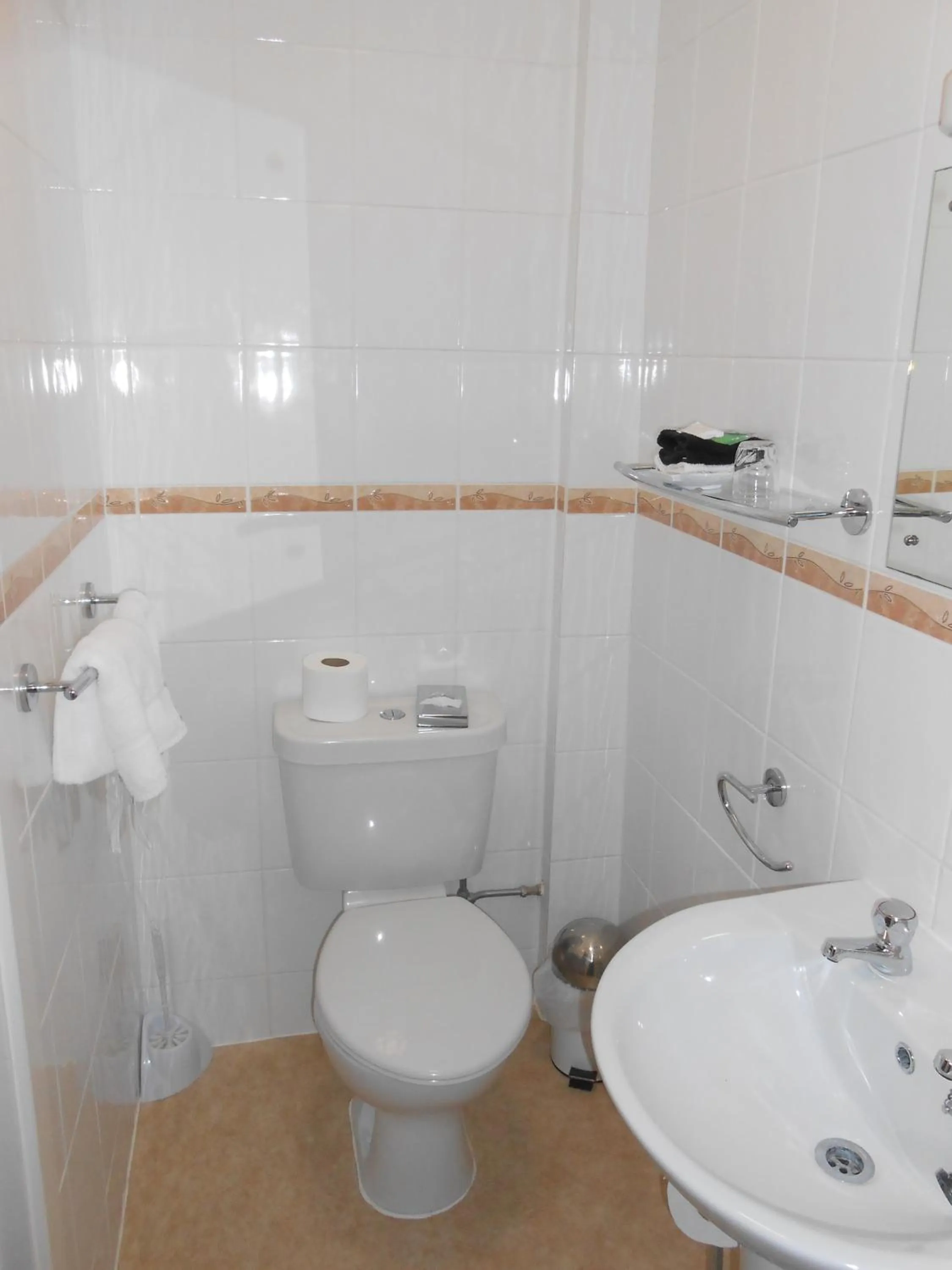 Shower in Grosvenor House Hotel